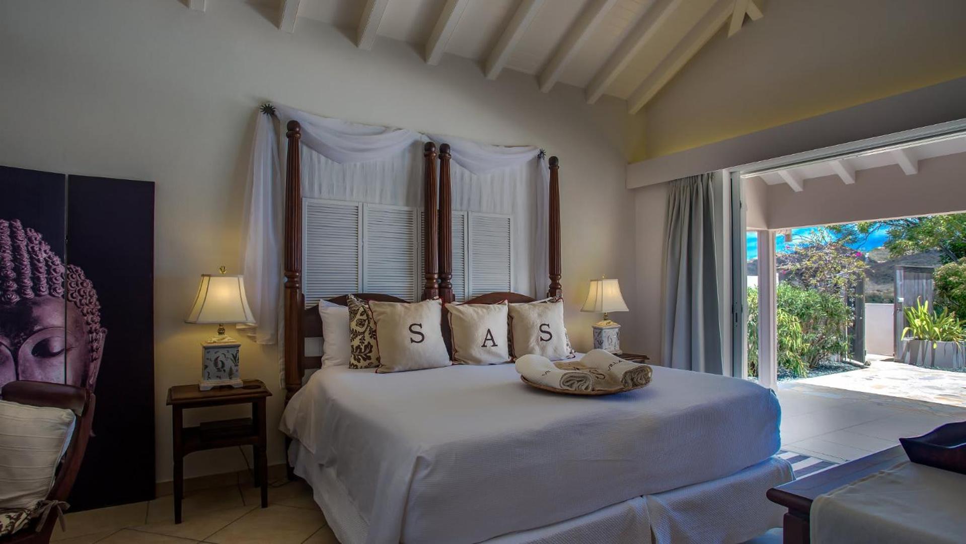 Ideally Located Villa with Indonesian Artworks