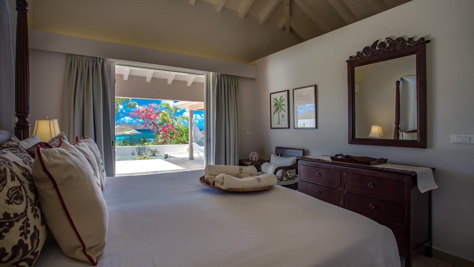 Ideally Located Villa with Indonesian Artworks