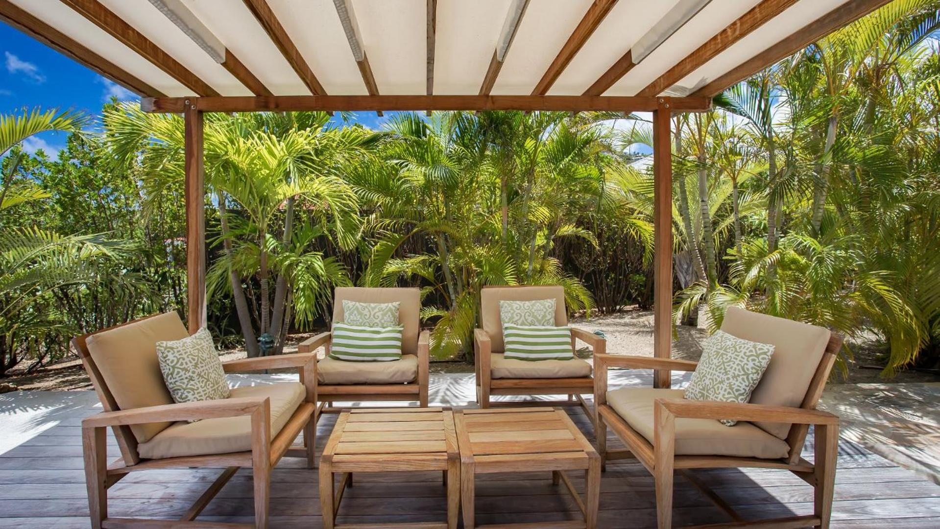 Ideally Located Villa with Indonesian Artworks