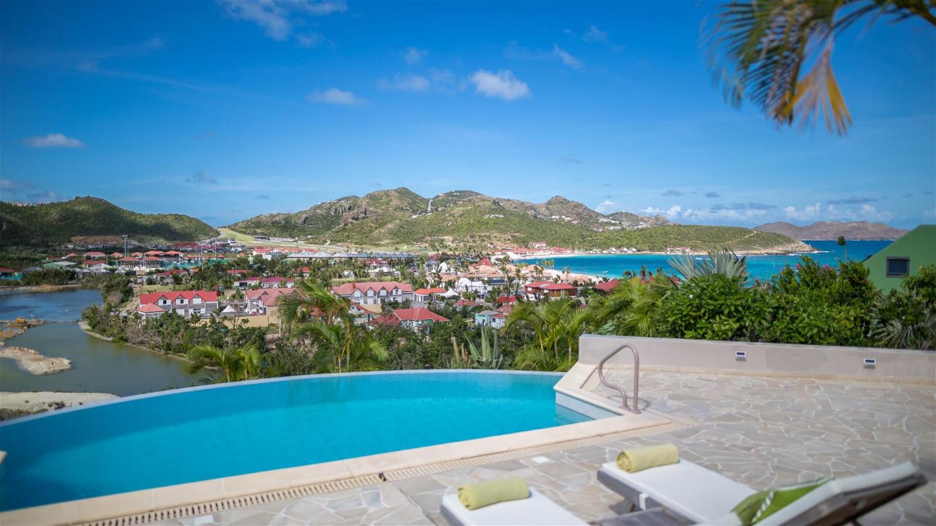 Ideally Located Villa with Indonesian Artworks