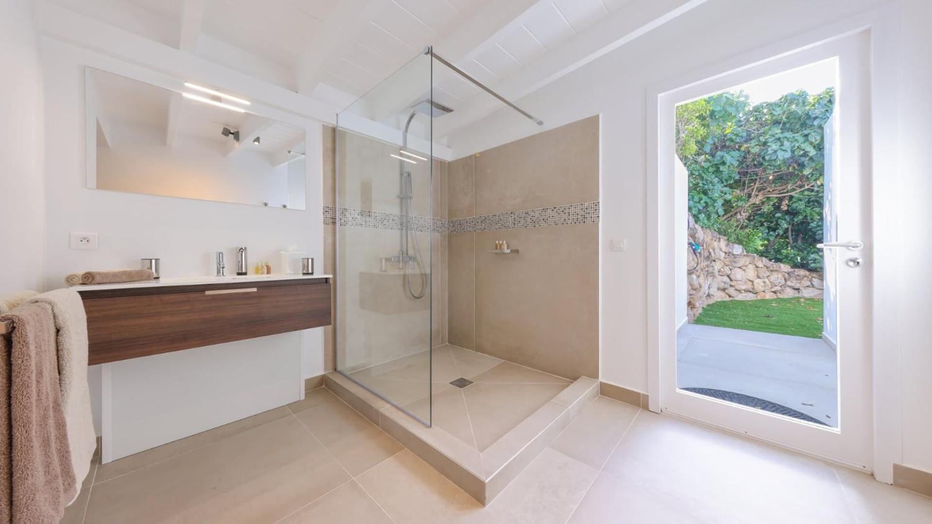 Splendid View Villa with Utmost Comfort
