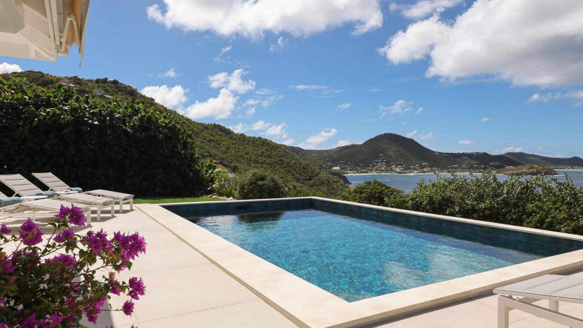 Splendid View Villa with Utmost Comfort