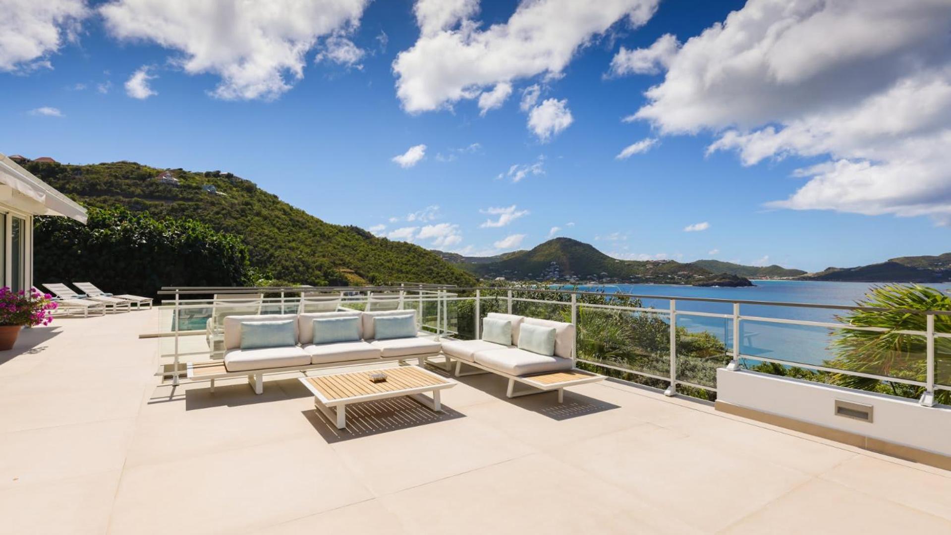 Splendid View Villa with Utmost Comfort