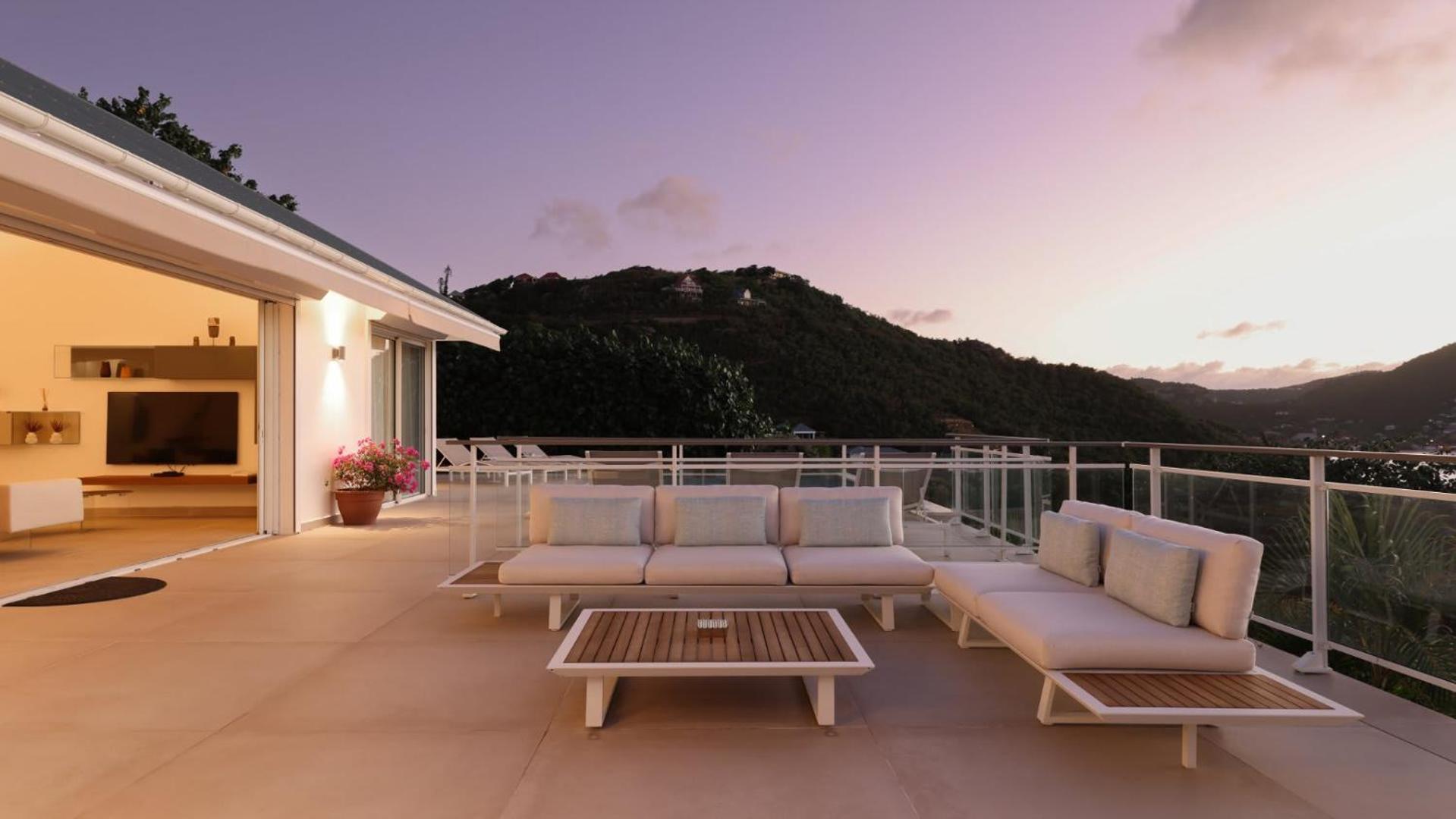 Splendid View Villa with Utmost Comfort