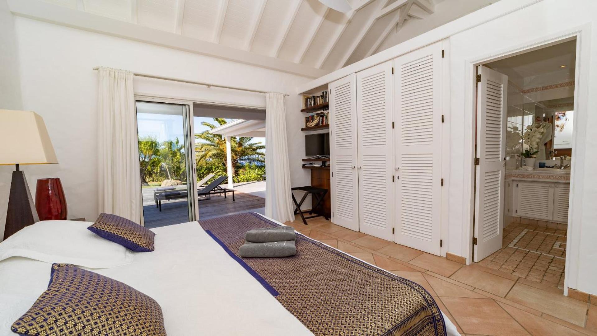 Secluded Villa with a Lavish Garden