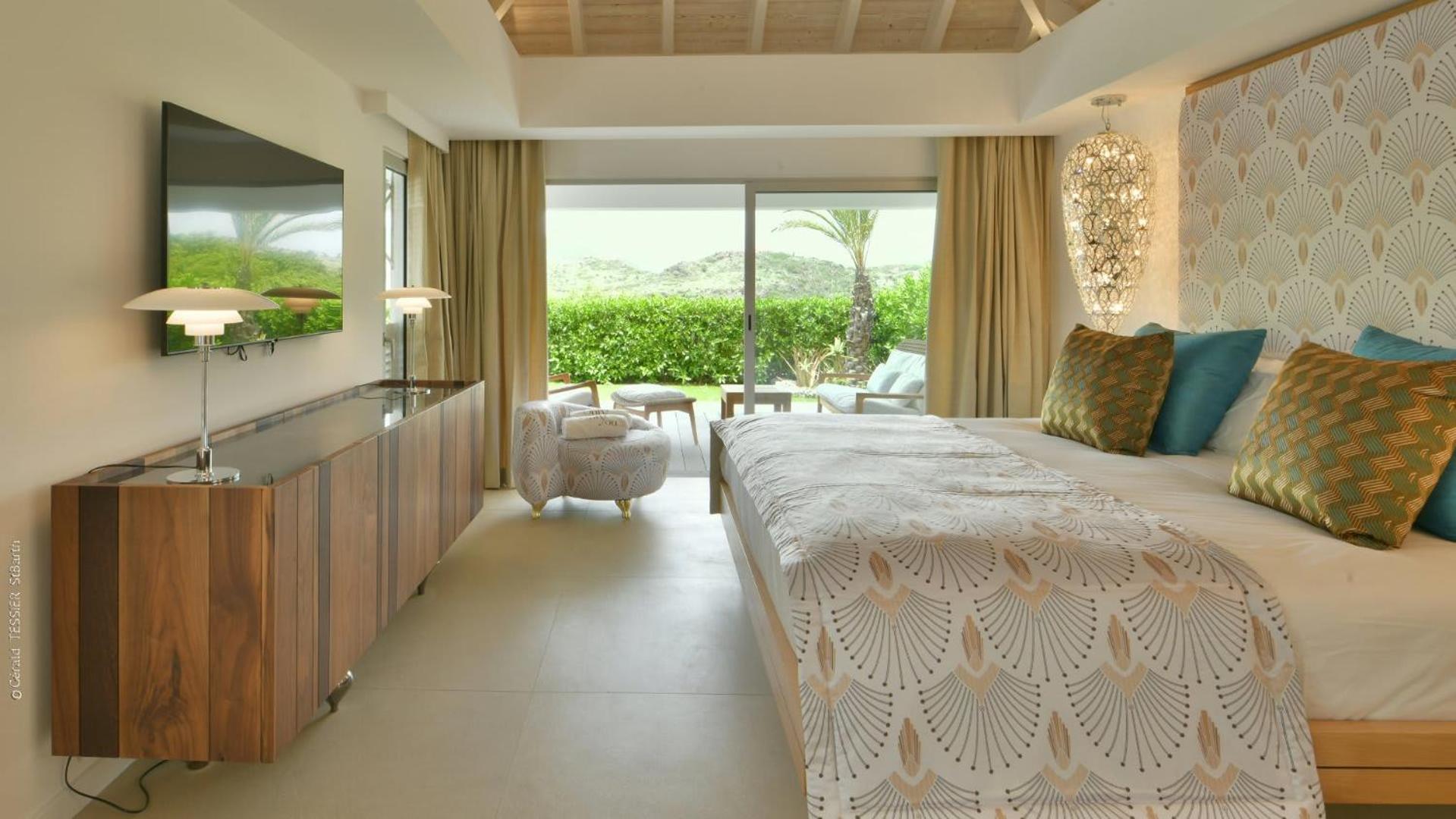 Modern Villa with Two Swimming Pools