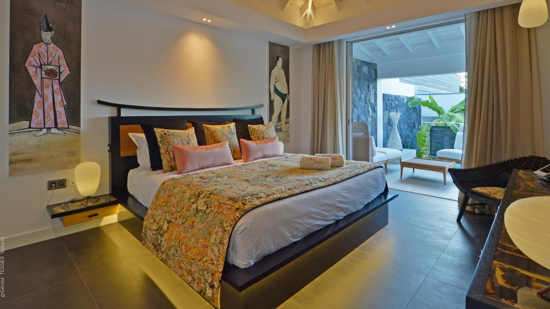 Modern Villa with Two Swimming Pools