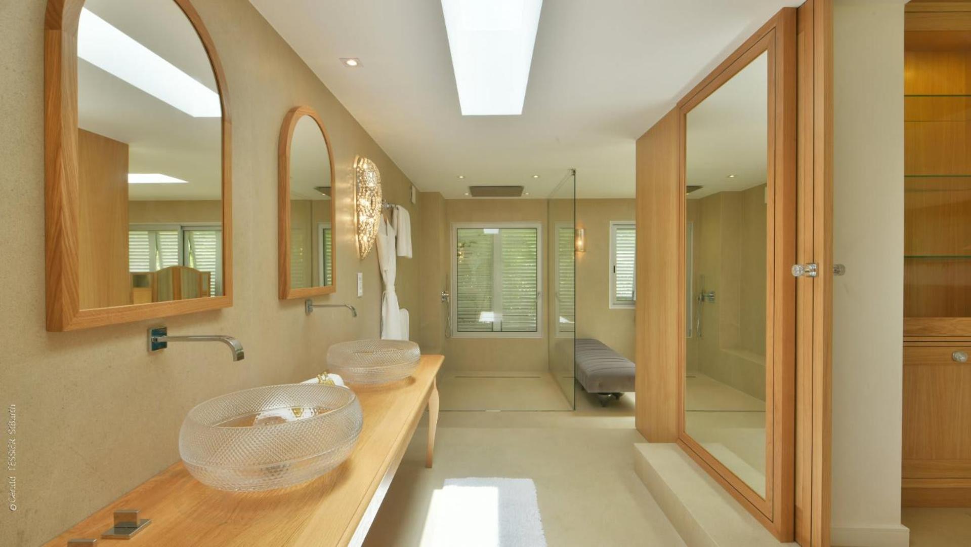 Modern Villa with Two Swimming Pools