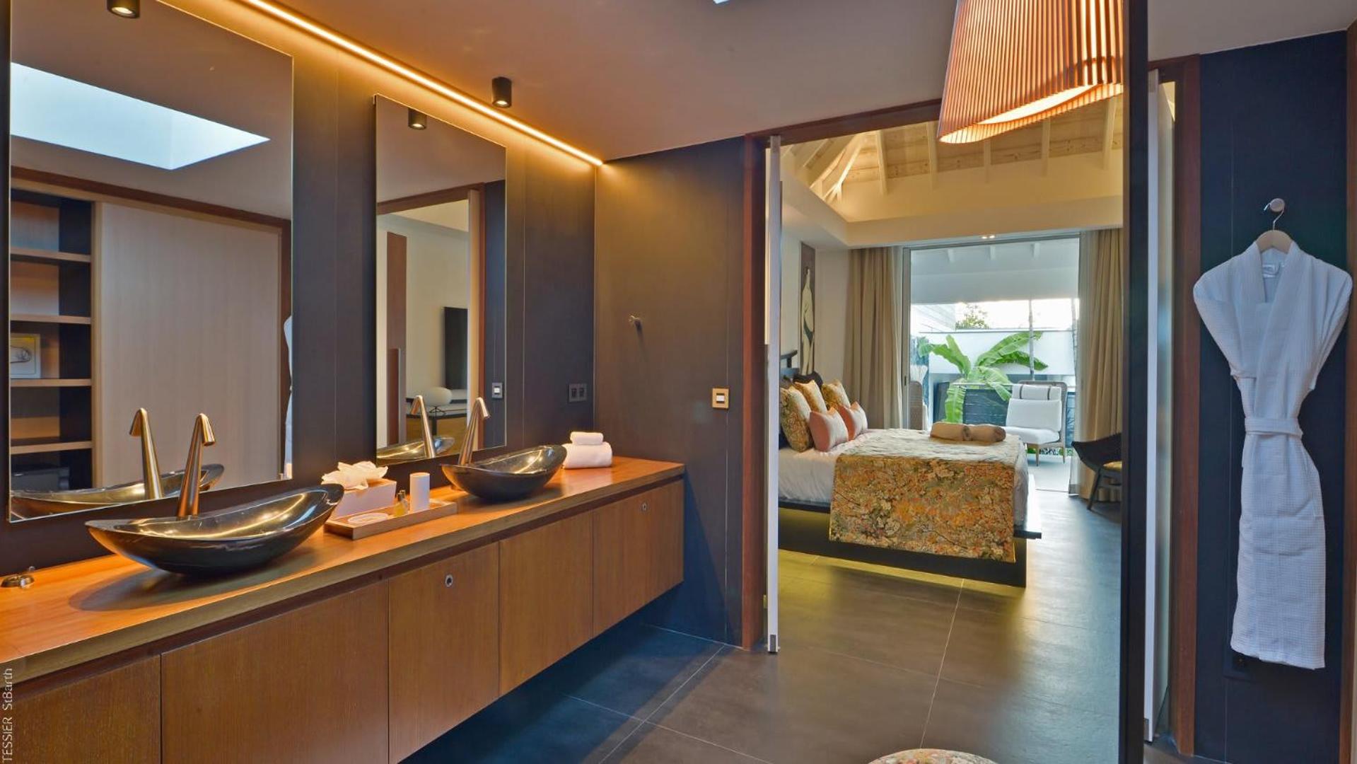 Modern Villa with Two Swimming Pools
