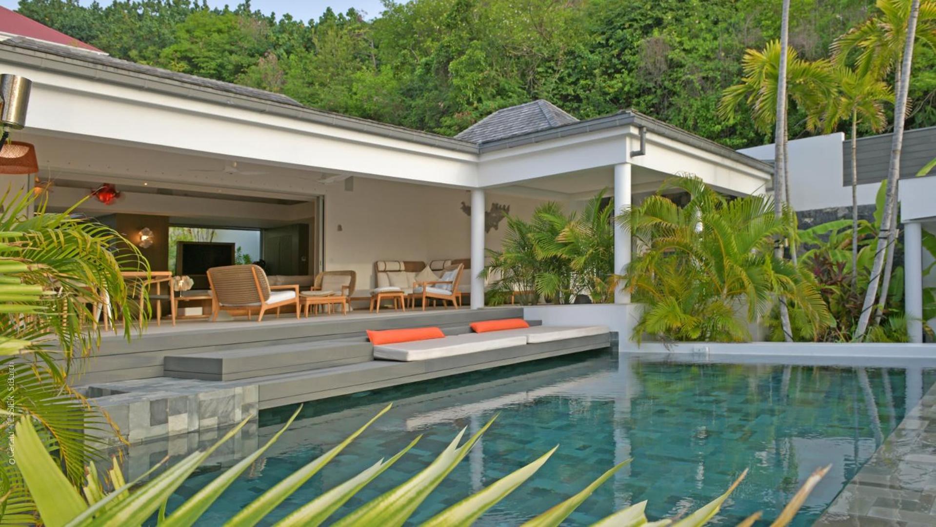 Modern Villa with Two Swimming Pools