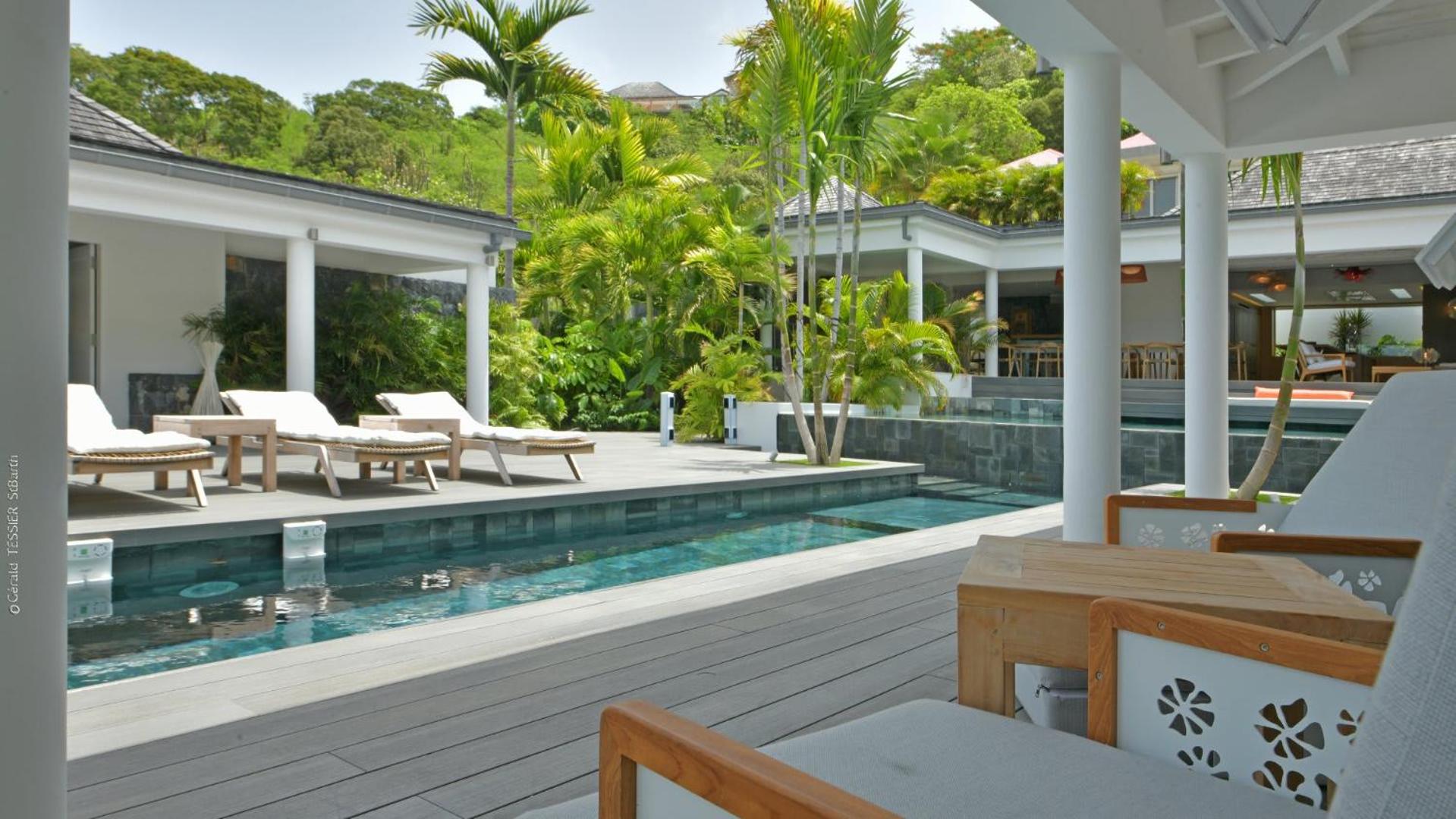 Modern Villa with Two Swimming Pools