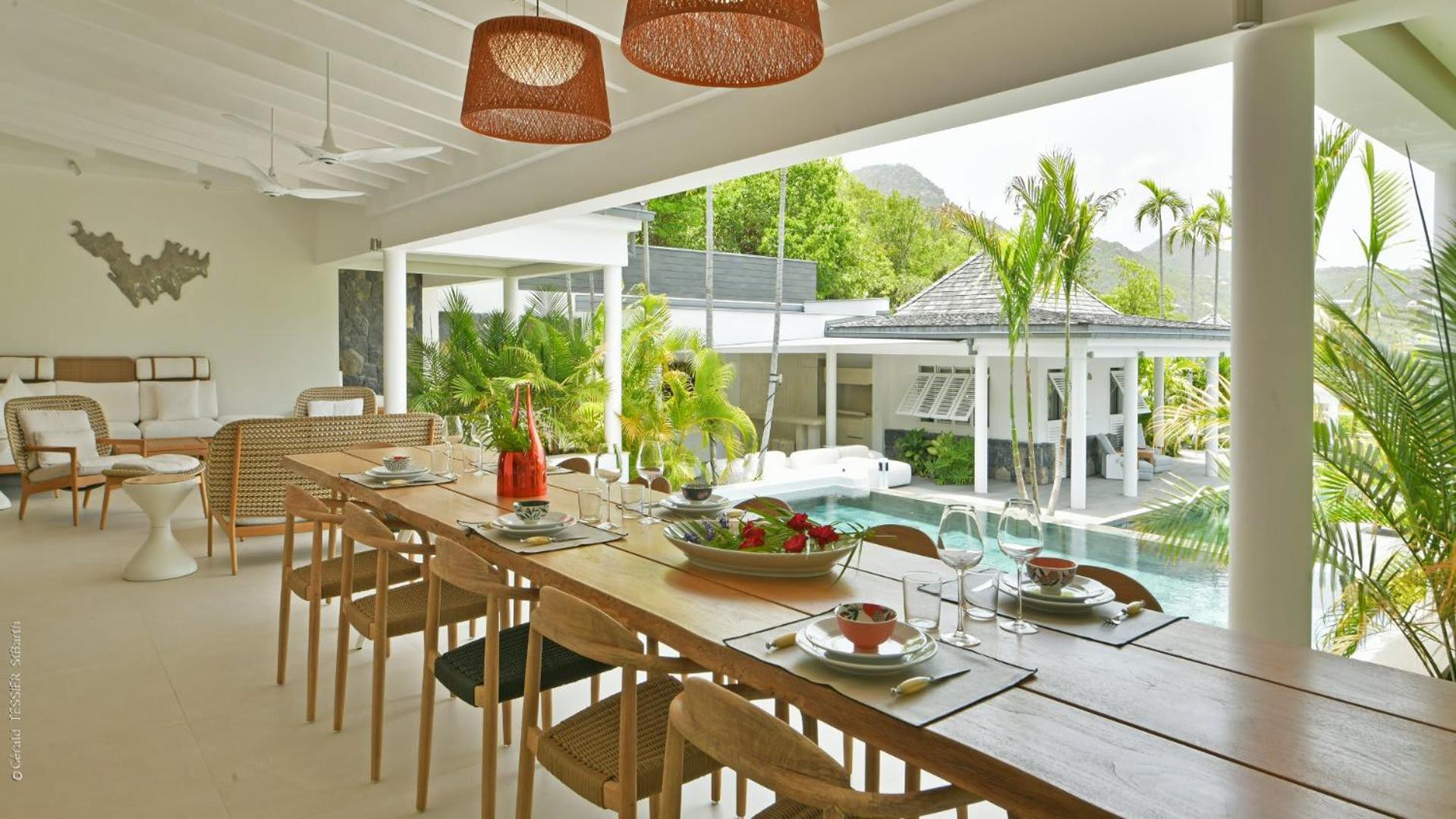 Modern Villa with Two Swimming Pools