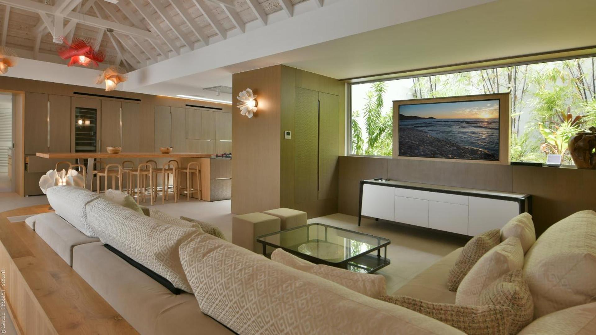 Modern Villa with Two Swimming Pools