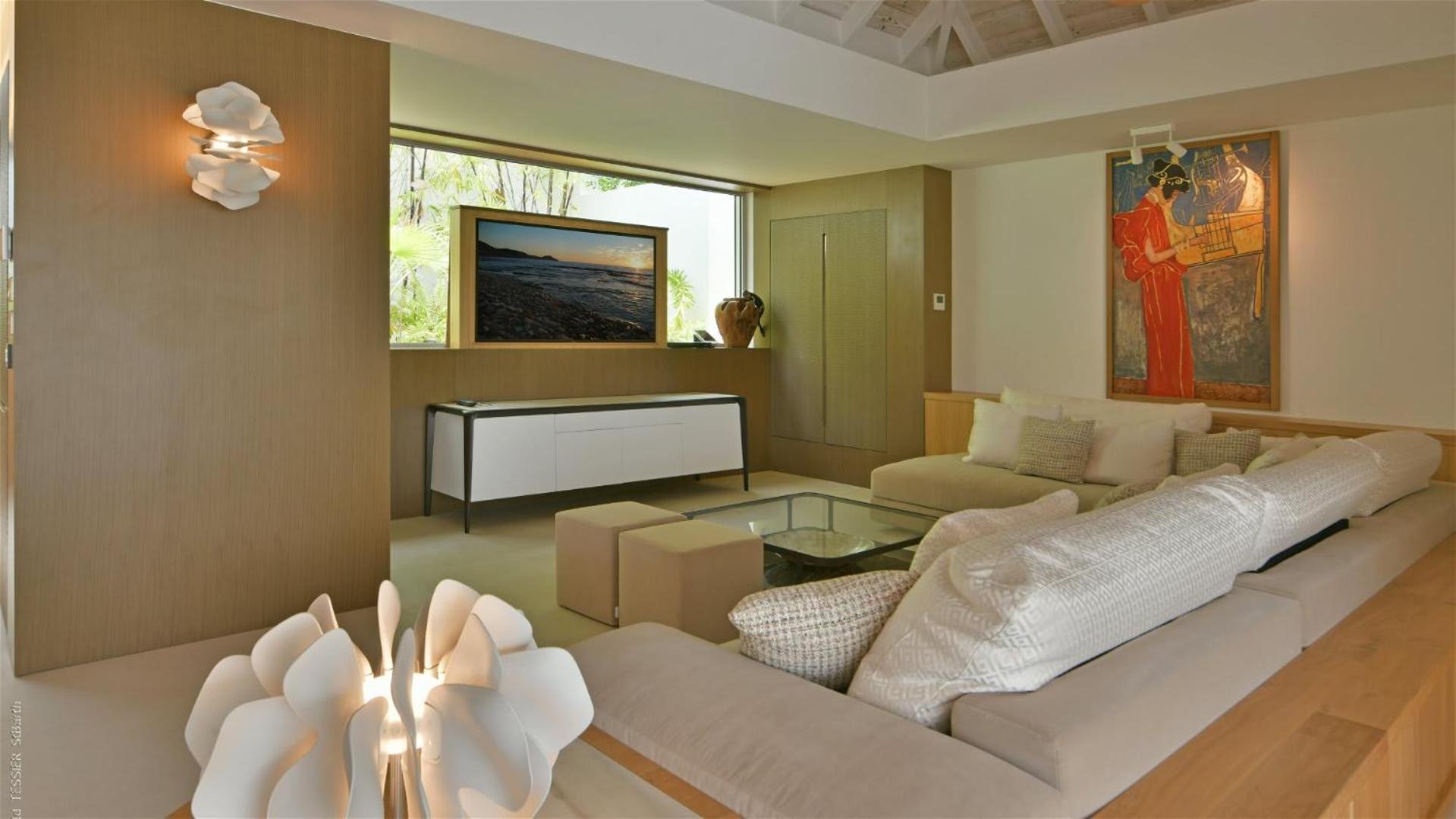 Modern Villa with Two Swimming Pools
