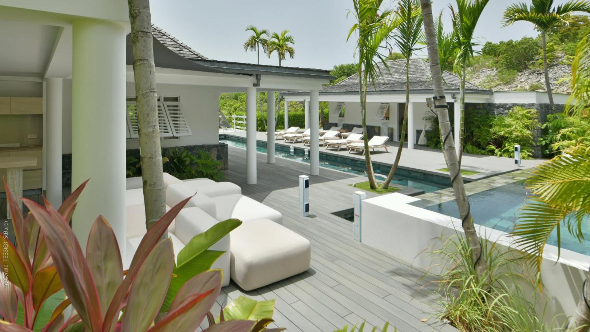 Modern Villa with Two Swimming Pools