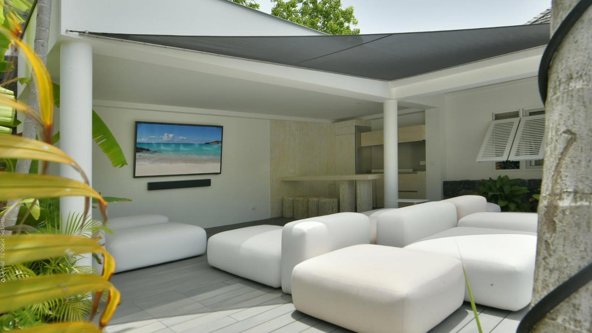 Modern Villa with Two Swimming Pools