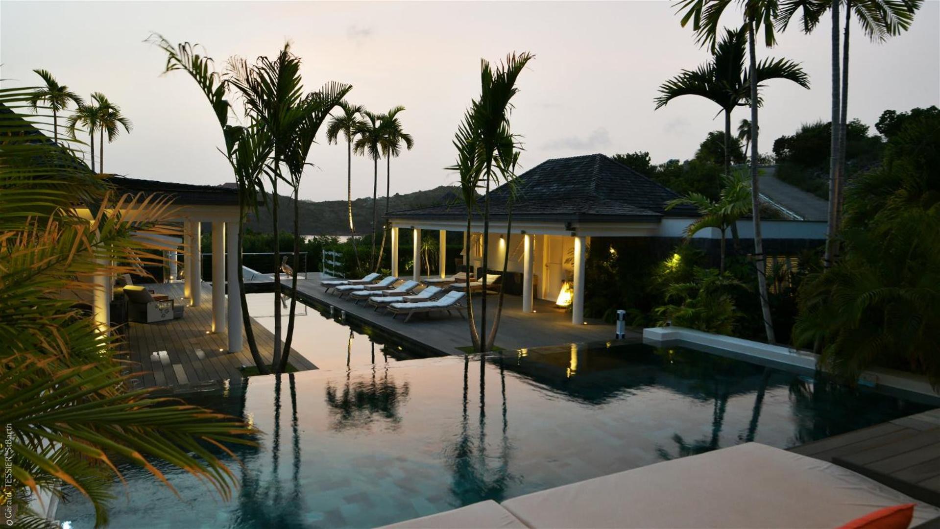 Modern Villa with Two Swimming Pools