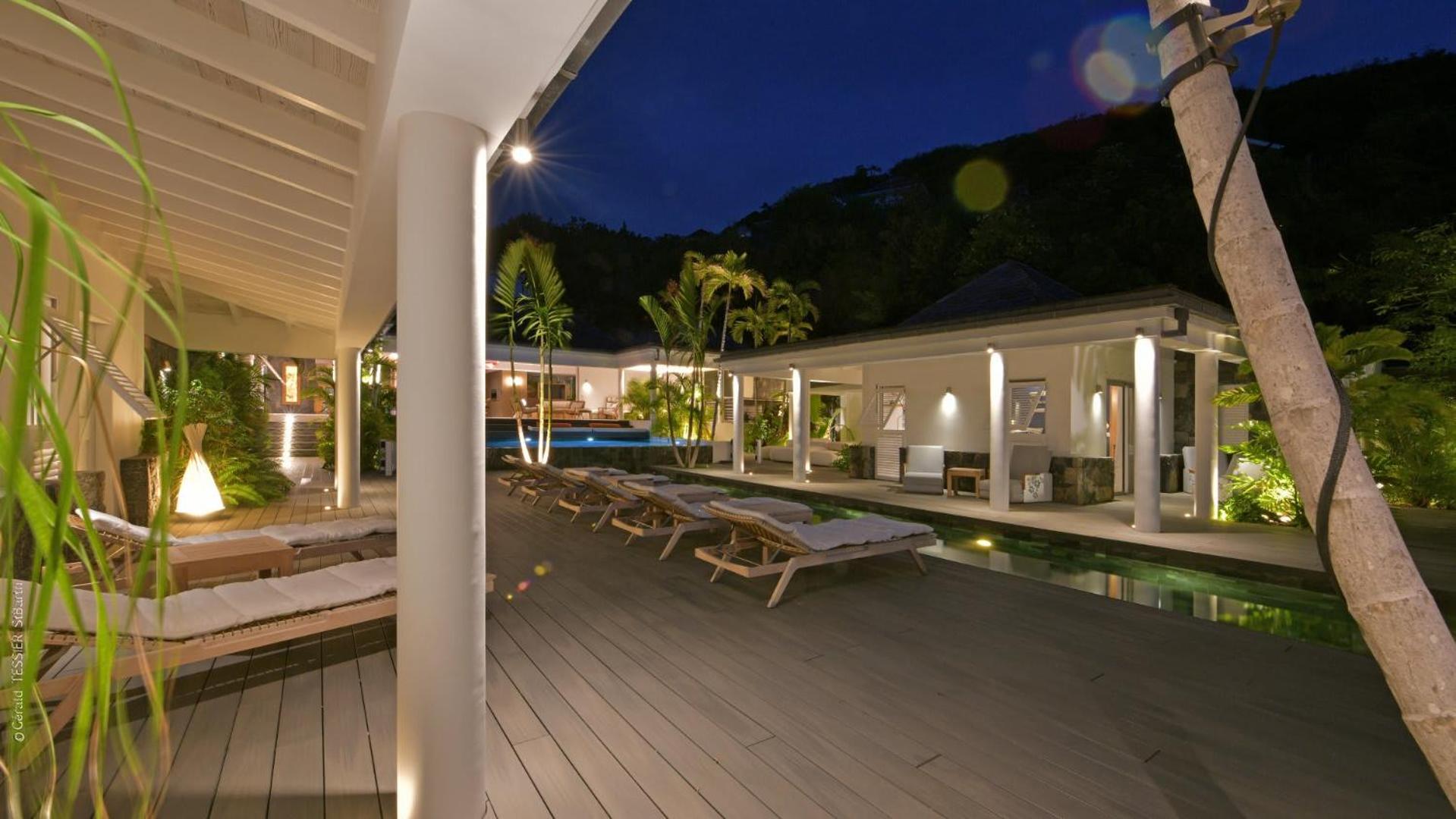 Modern Villa with Two Swimming Pools