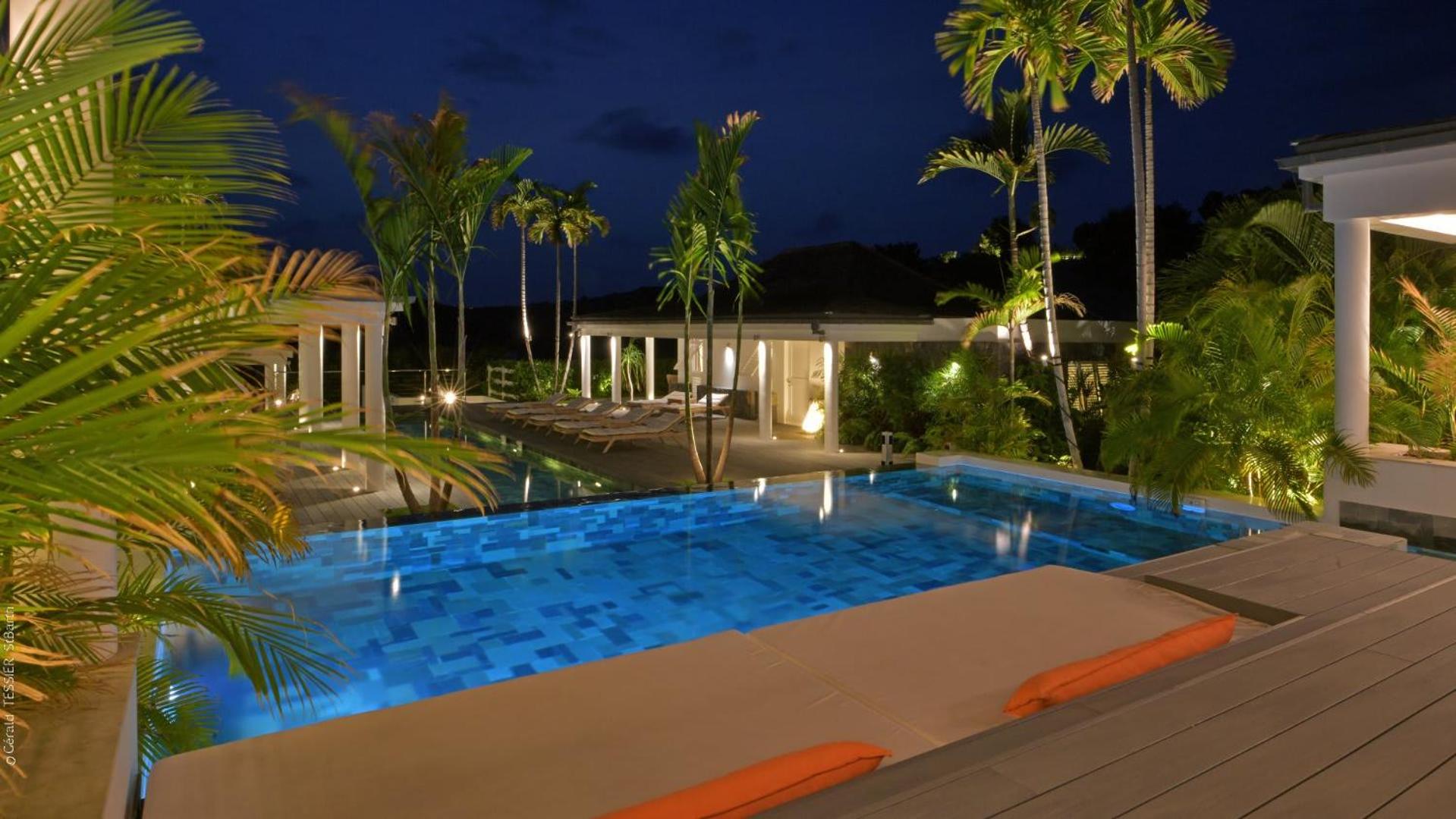 Modern Villa with Two Swimming Pools