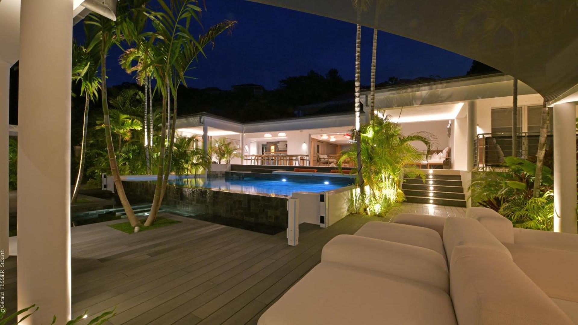 Modern Villa with Two Swimming Pools