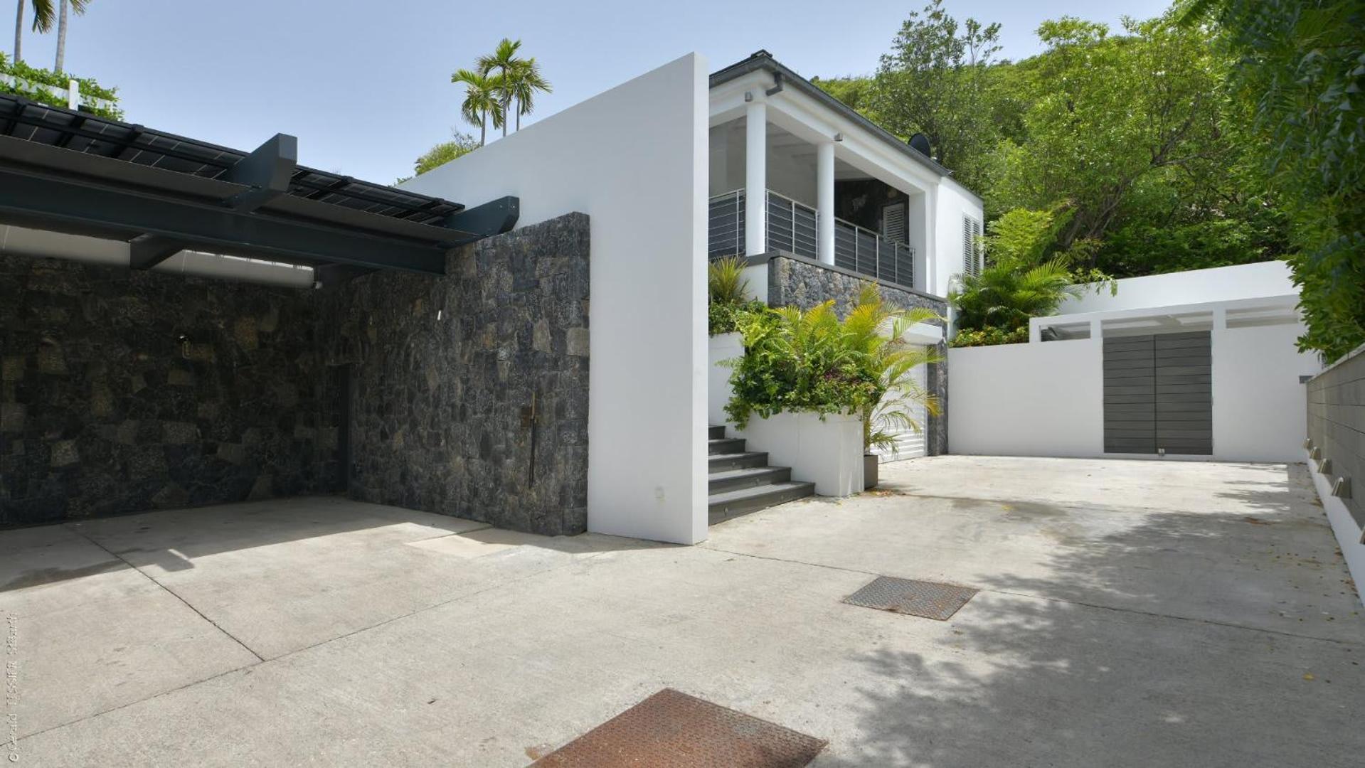 Modern Villa with Two Swimming Pools