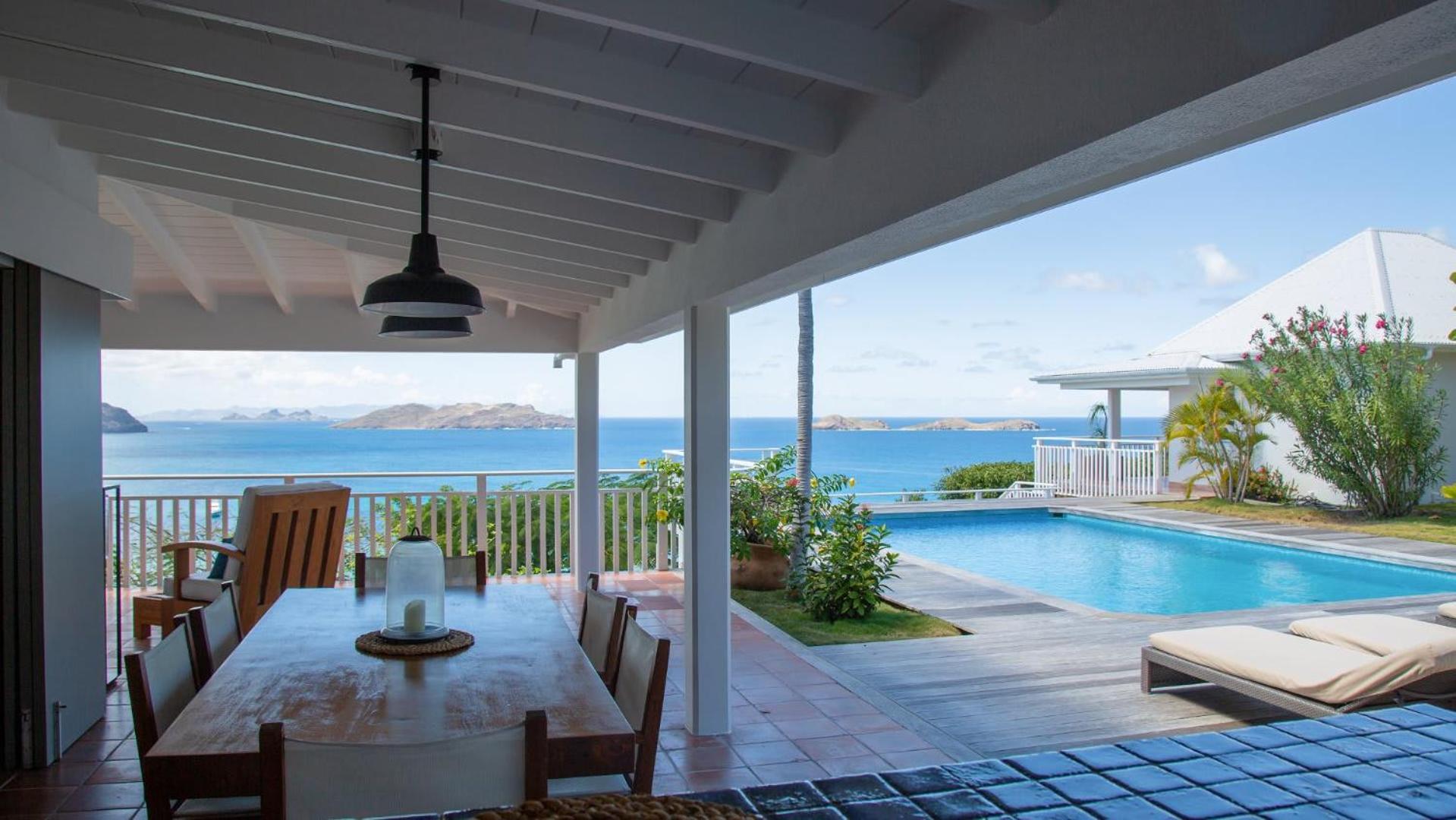 Villa with Beautiful Tropical Garden
