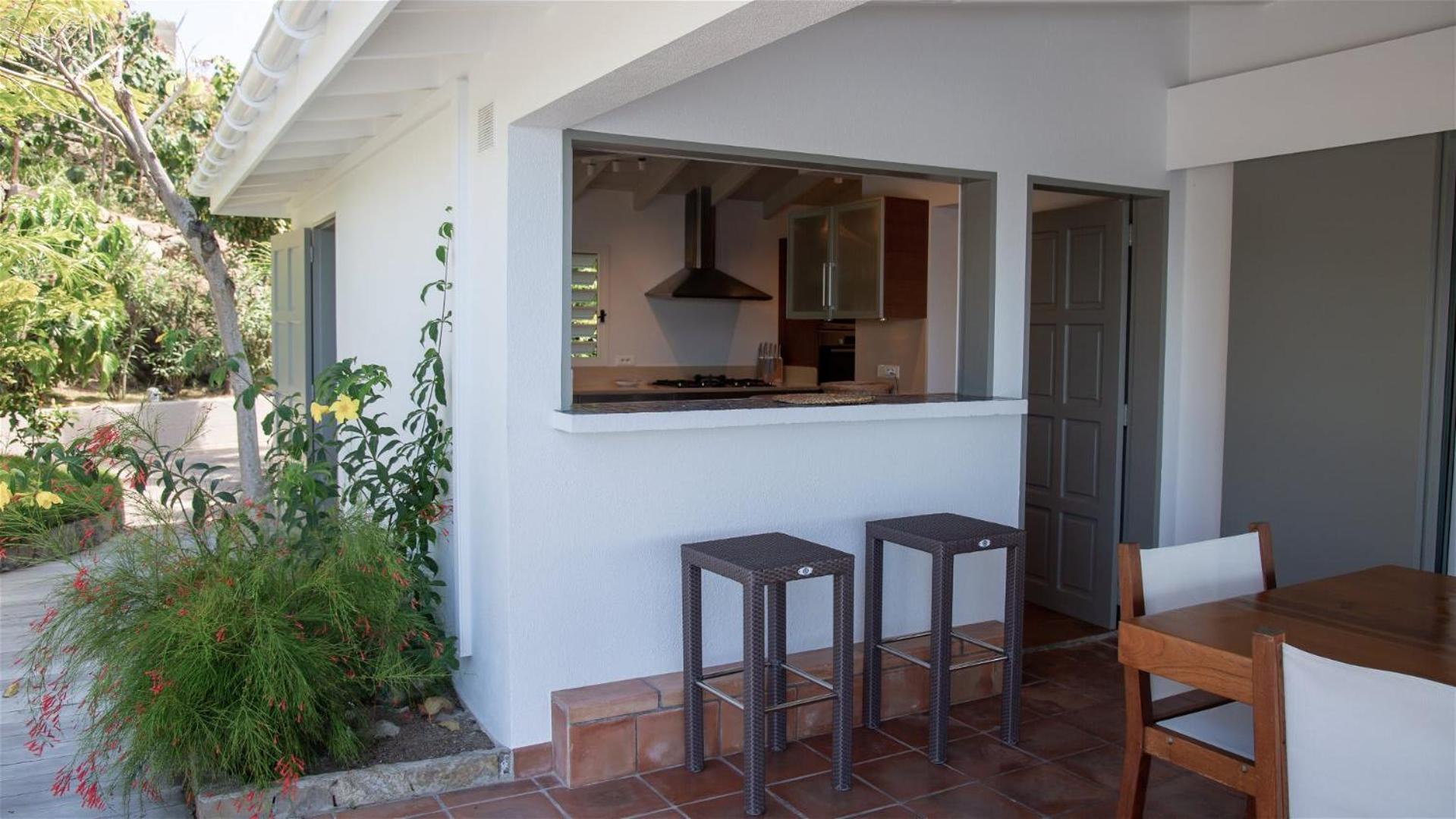 Villa with Beautiful Tropical Garden