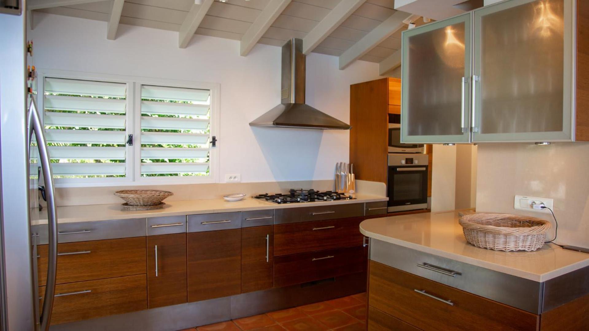 Villa with Beautiful Tropical Garden