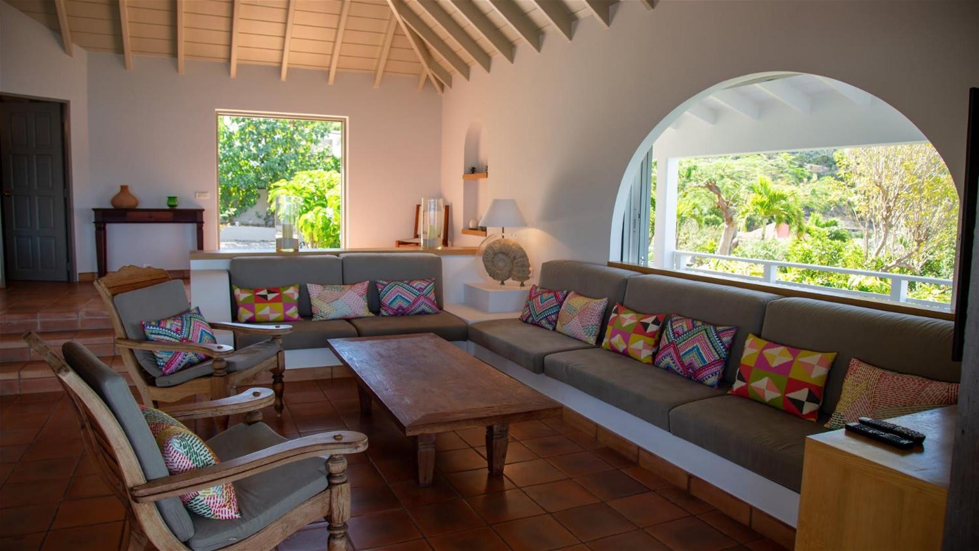 Villa with Beautiful Tropical Garden