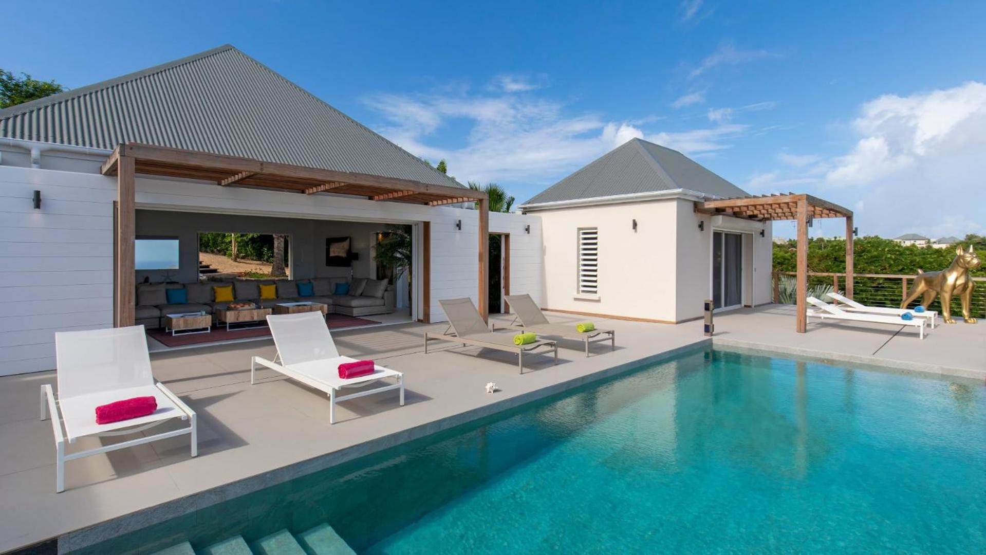 Villa with Light and Soothing Atmosphere