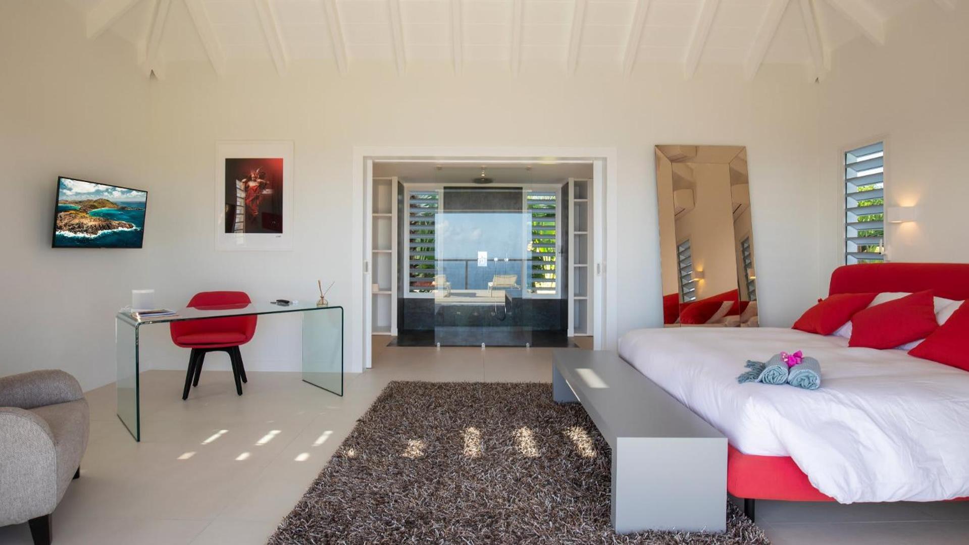 Villa with Light and Soothing Atmosphere