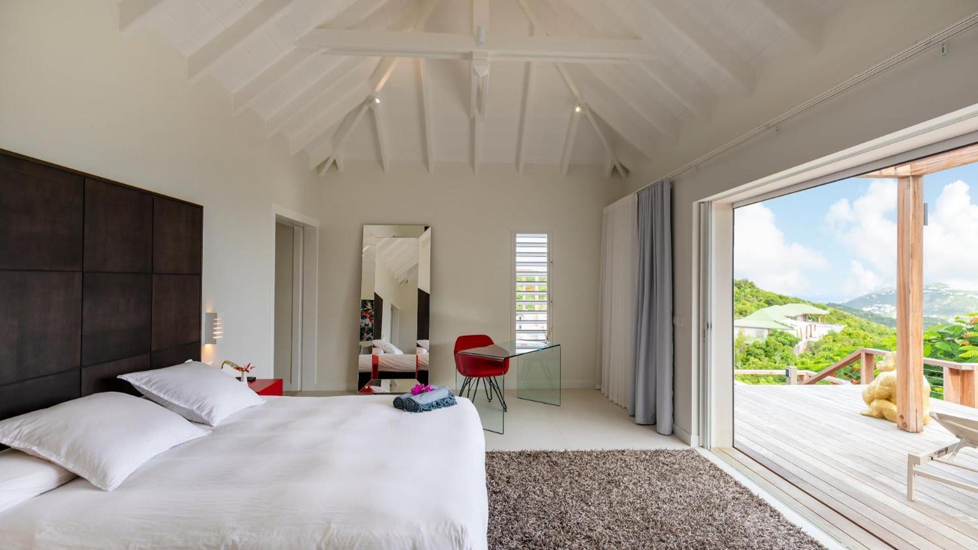 Villa with Light and Soothing Atmosphere