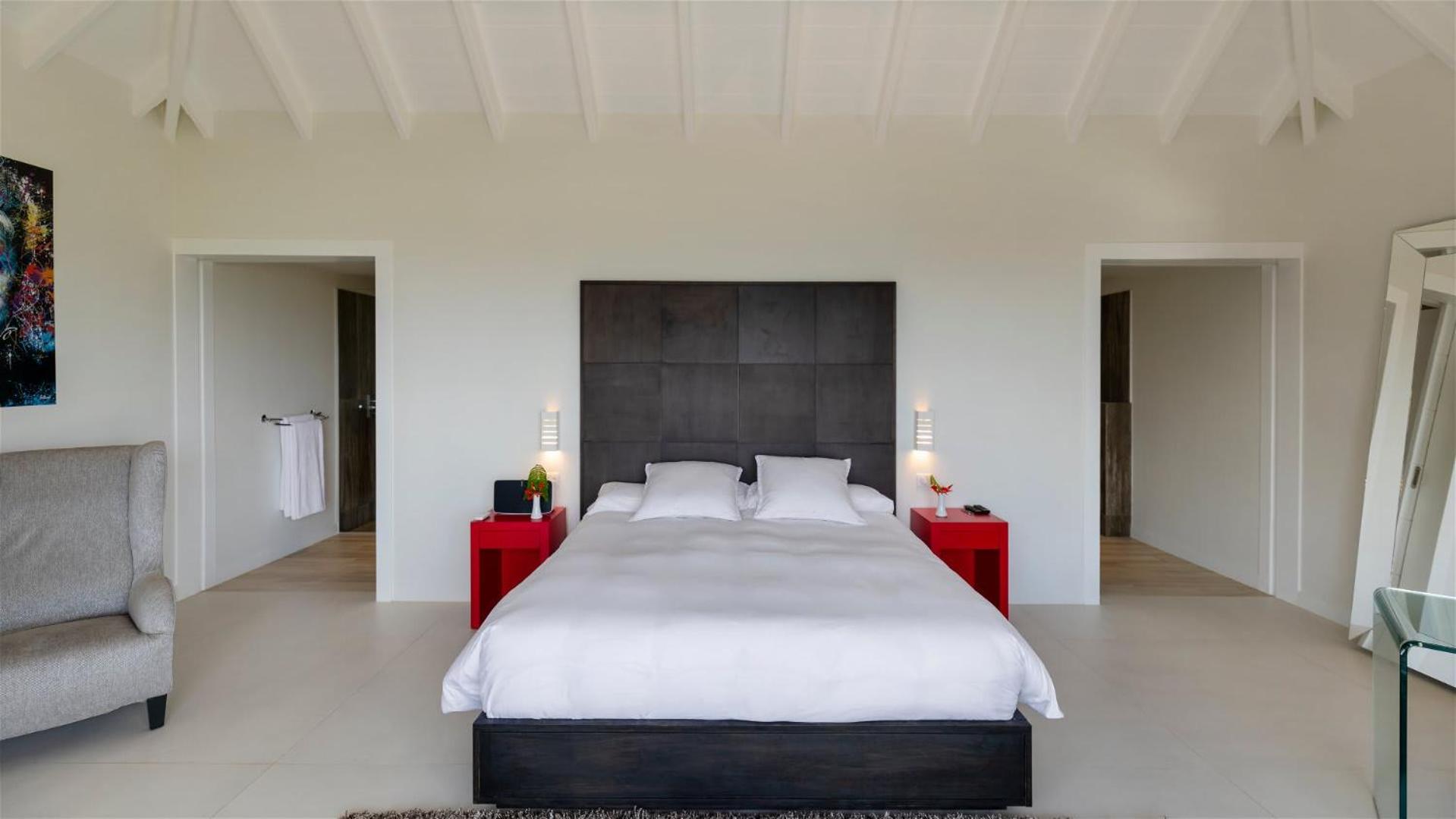 Villa with Light and Soothing Atmosphere