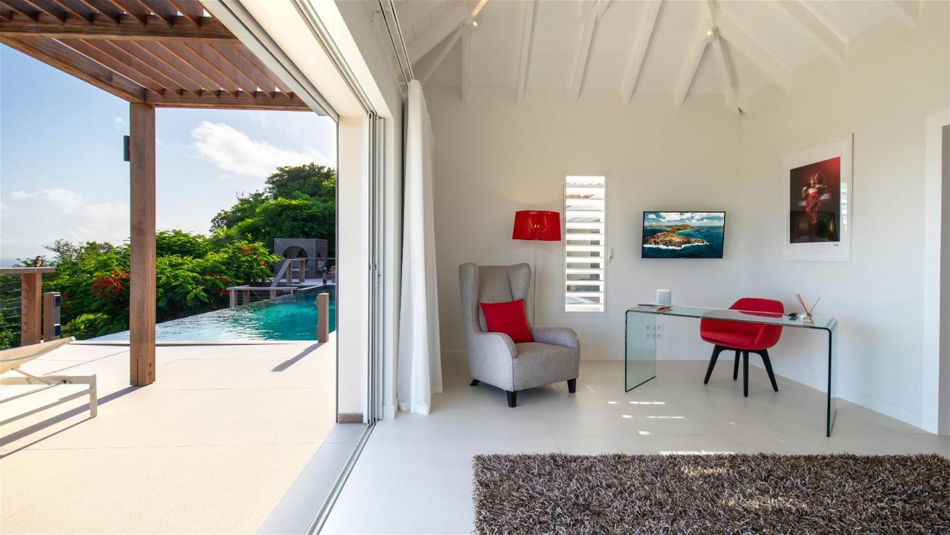 Villa with Light and Soothing Atmosphere