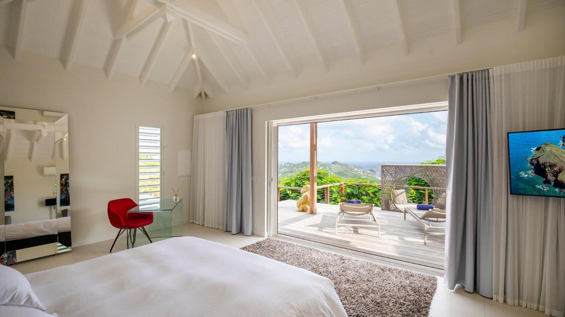 Villa with Light and Soothing Atmosphere