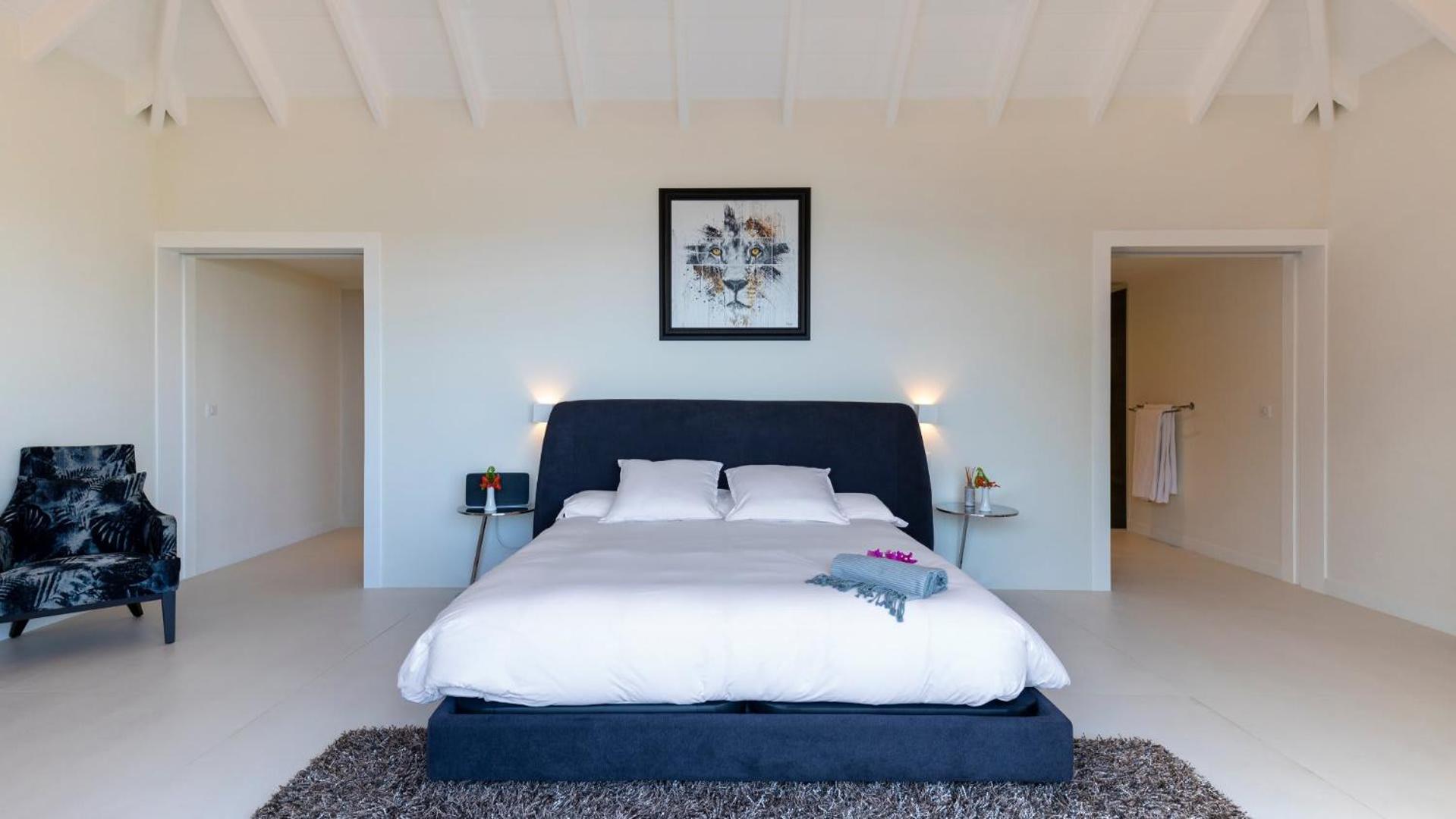 Villa with Light and Soothing Atmosphere
