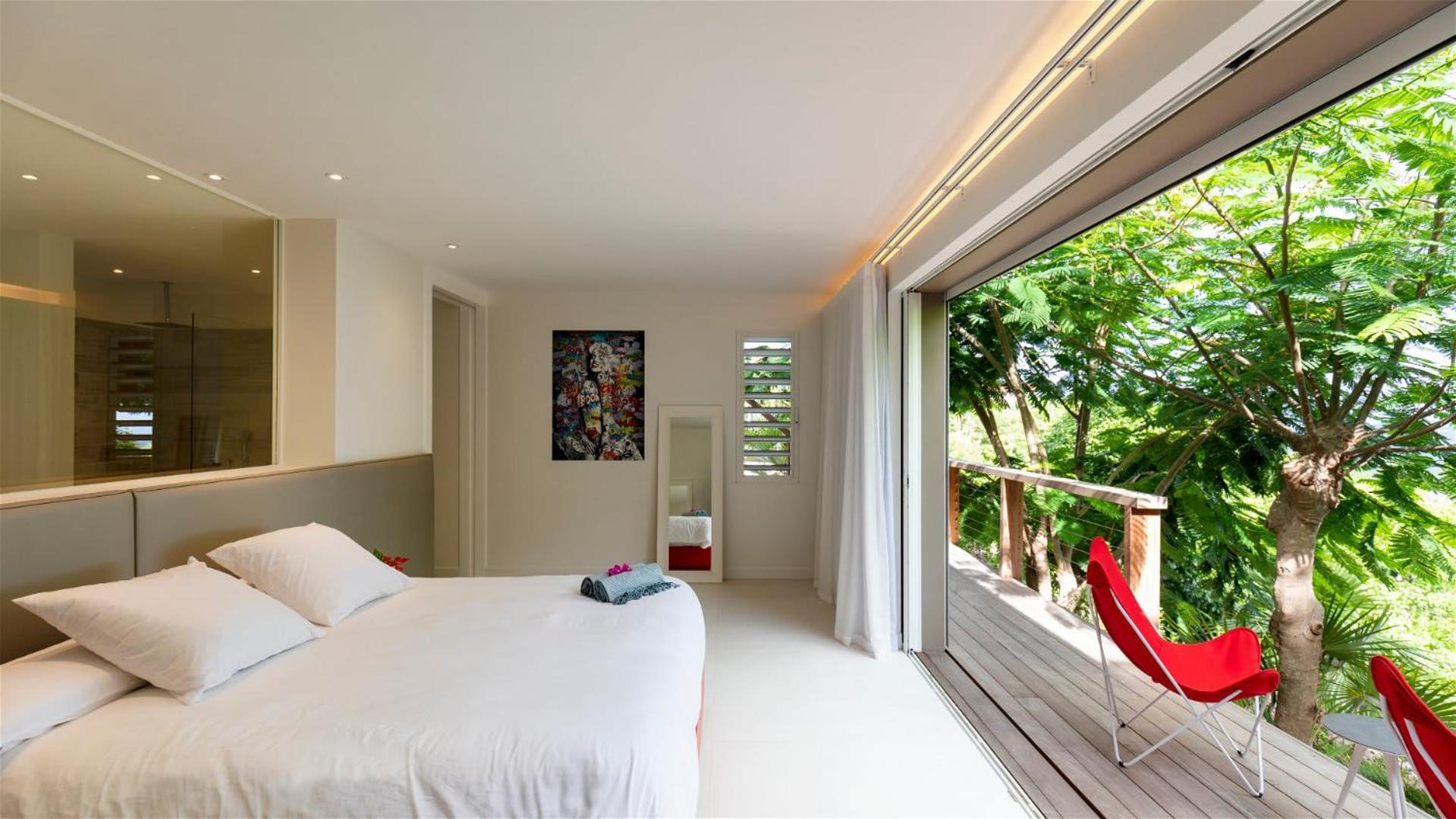 Villa with Light and Soothing Atmosphere