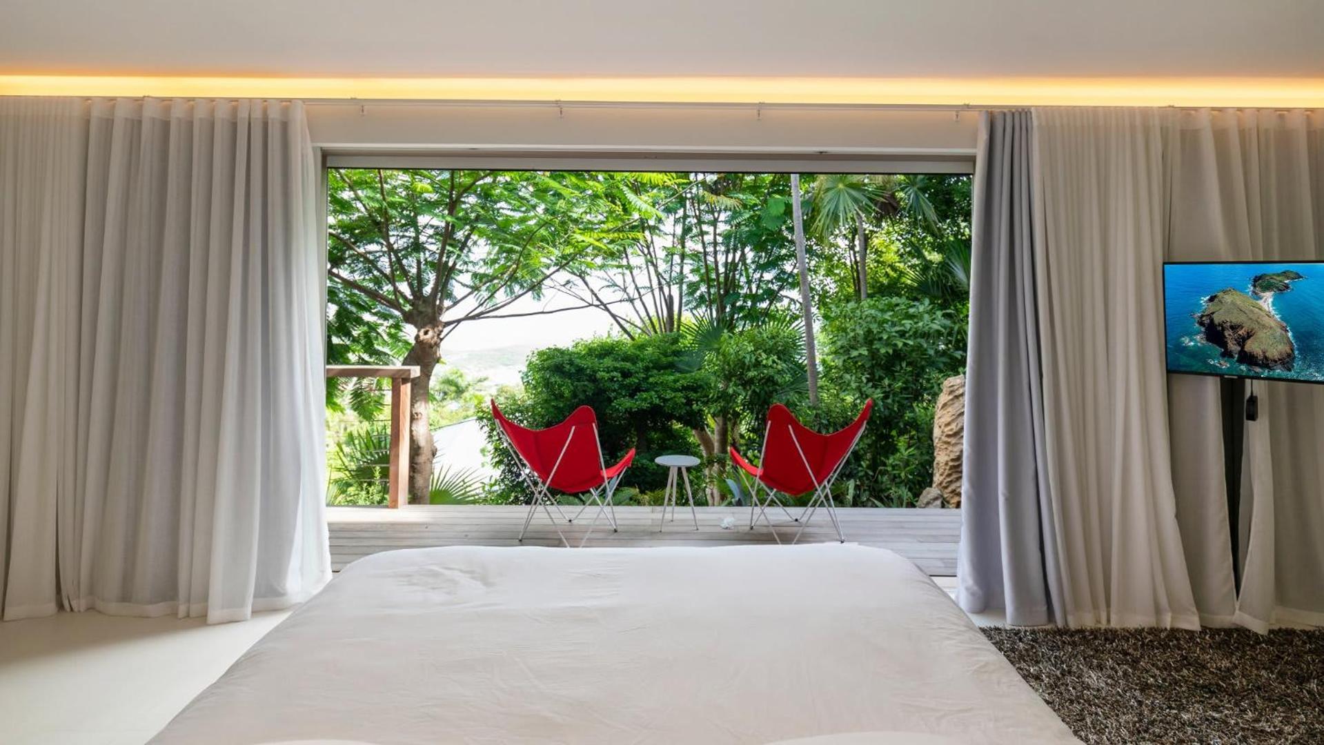 Villa with Light and Soothing Atmosphere