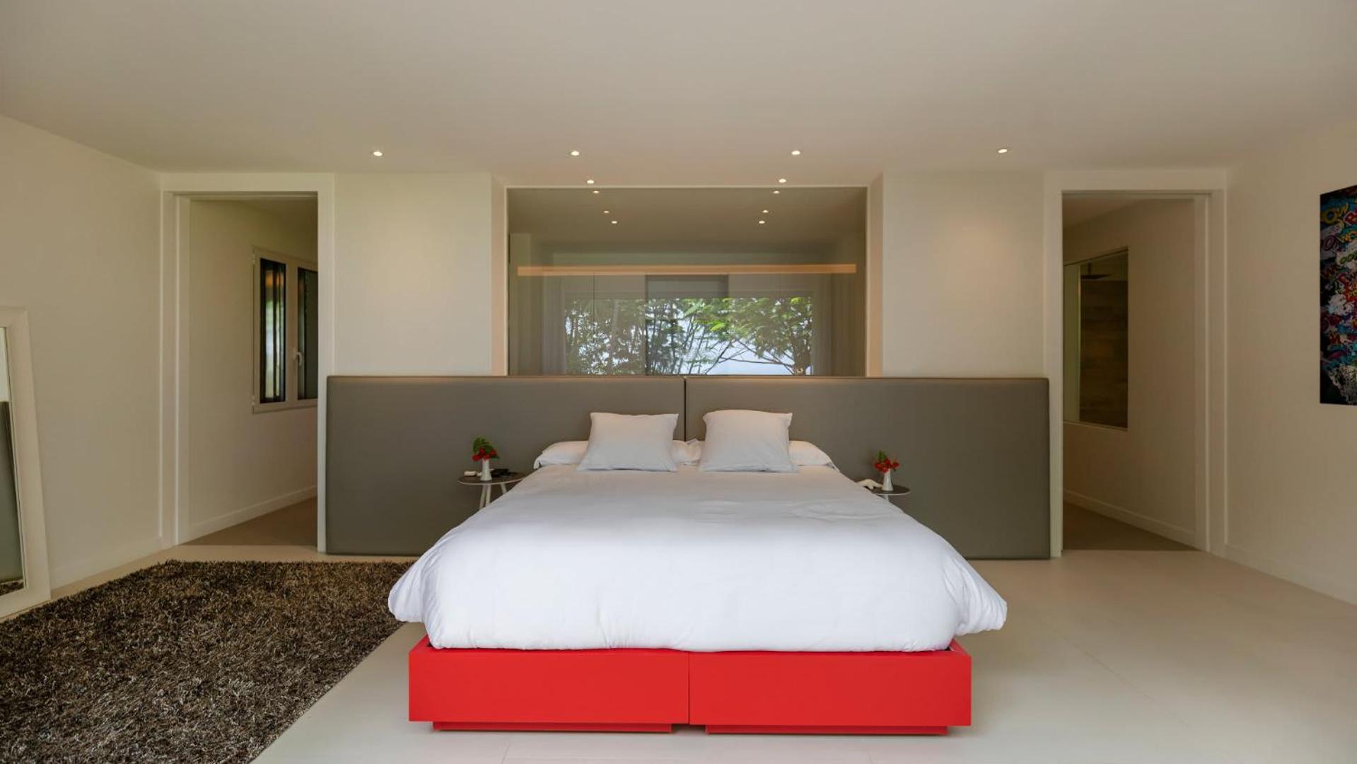Villa with Light and Soothing Atmosphere