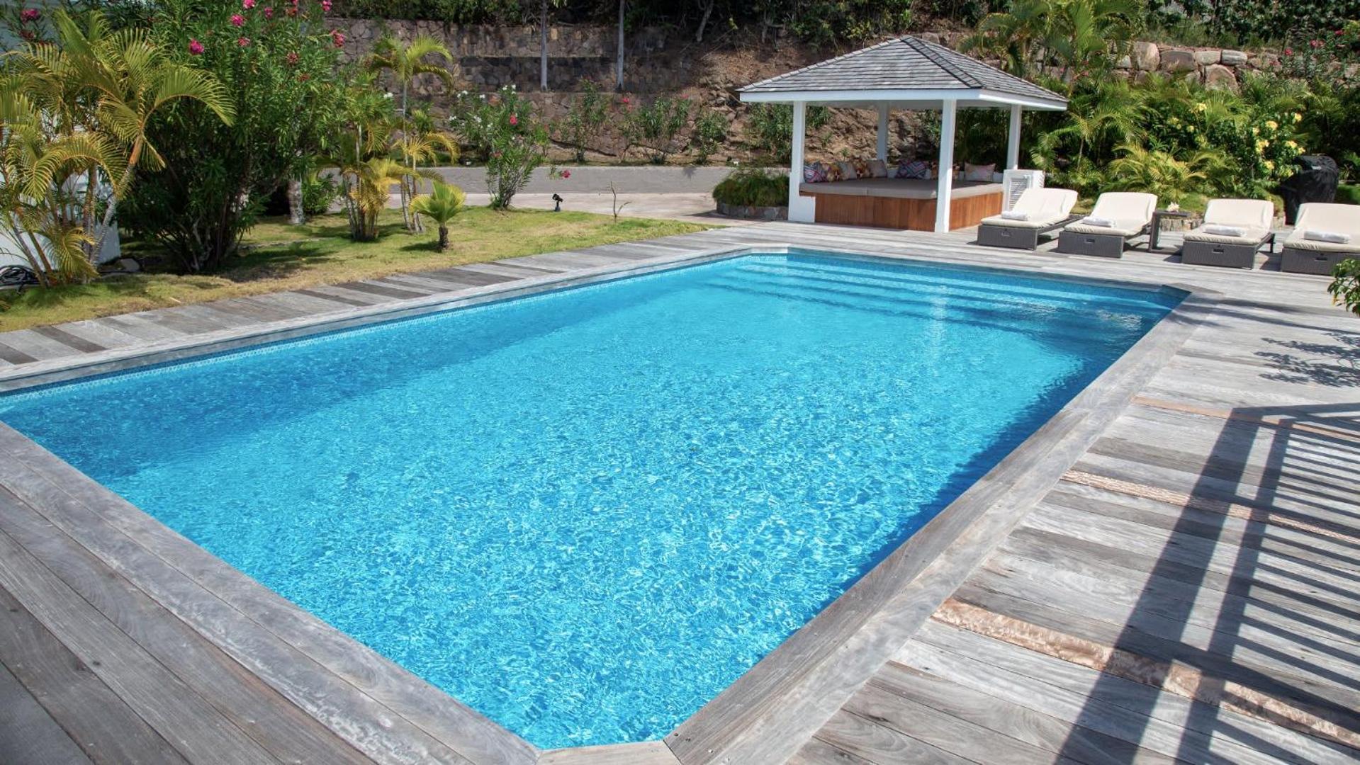 Villa with Beautiful Tropical Garden