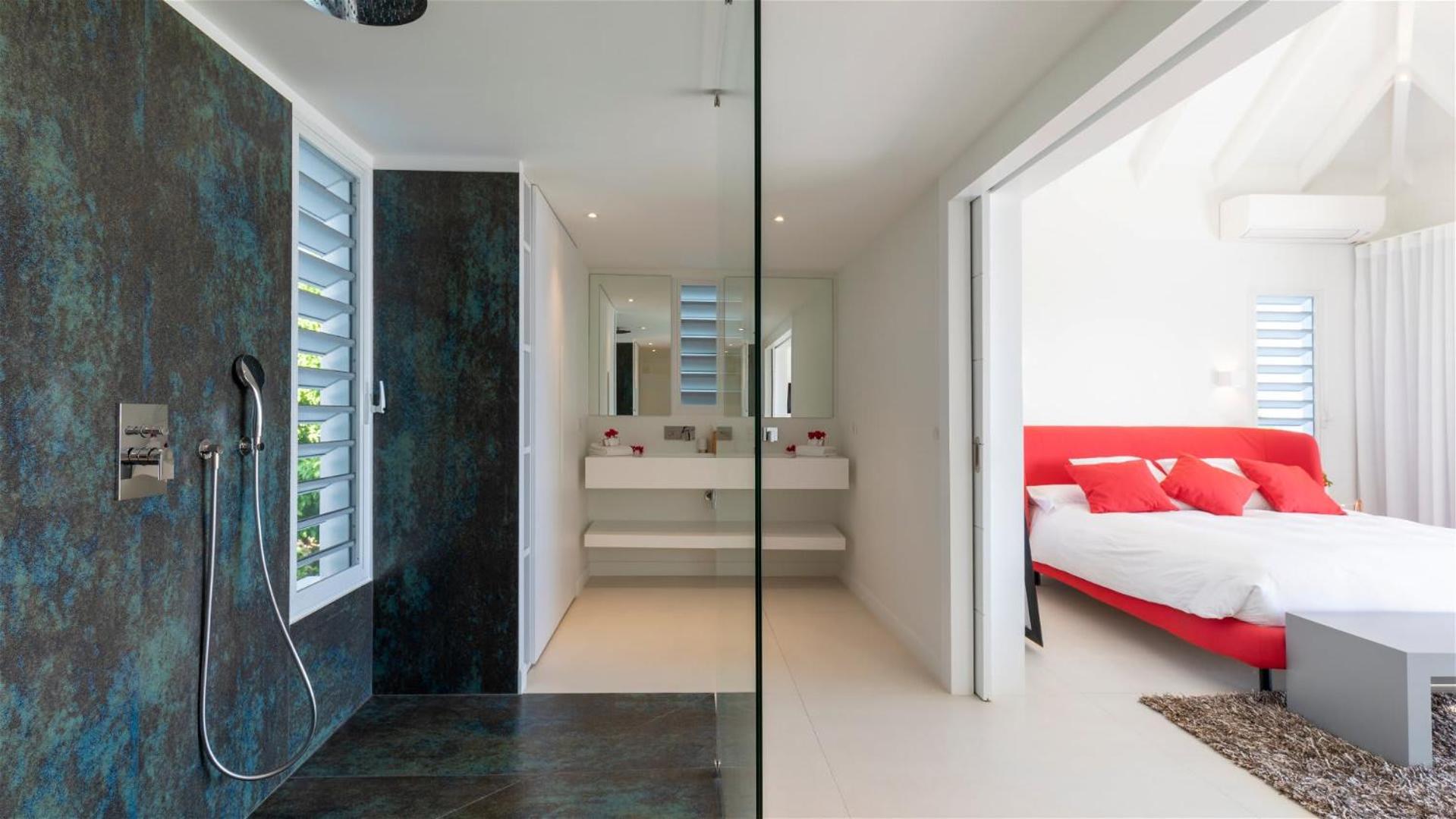 Villa with Light and Soothing Atmosphere