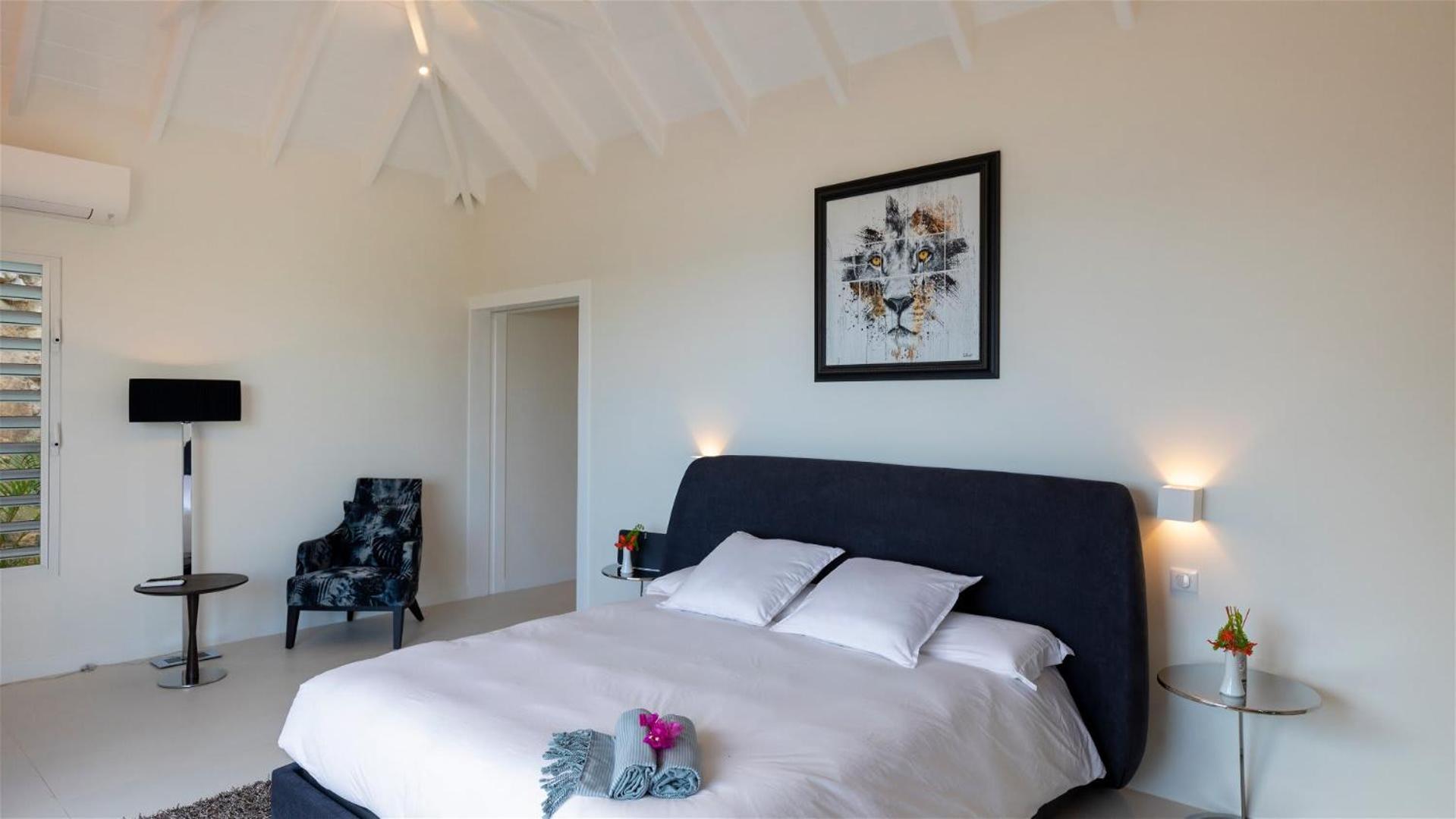 Villa with Light and Soothing Atmosphere