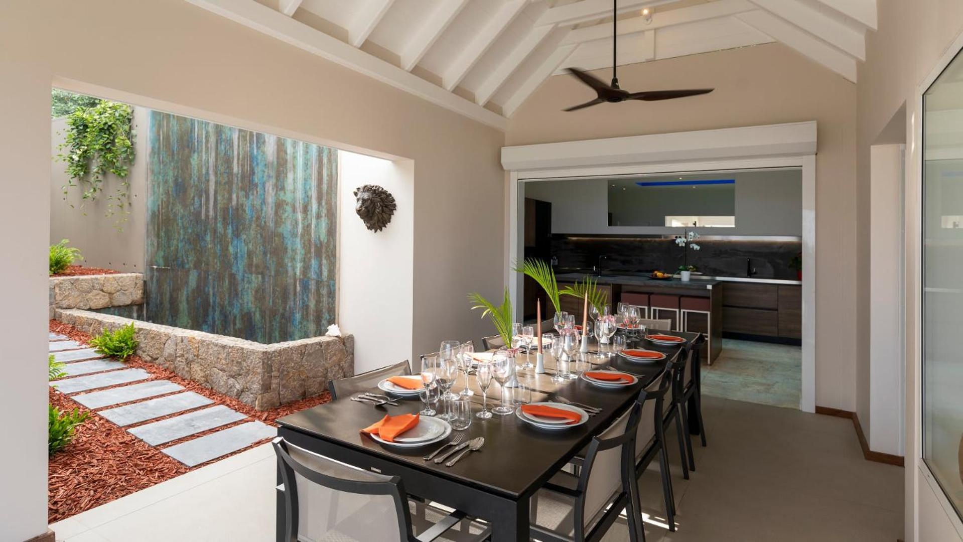 Villa with Light and Soothing Atmosphere