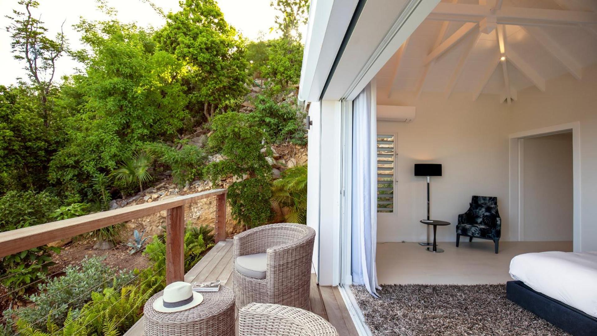 Villa with Light and Soothing Atmosphere