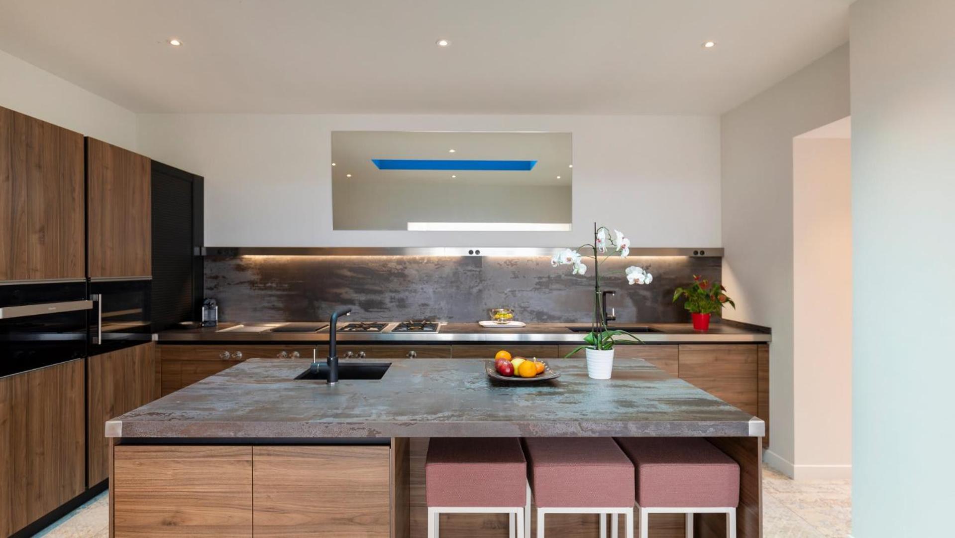 Villa with Light and Soothing Atmosphere