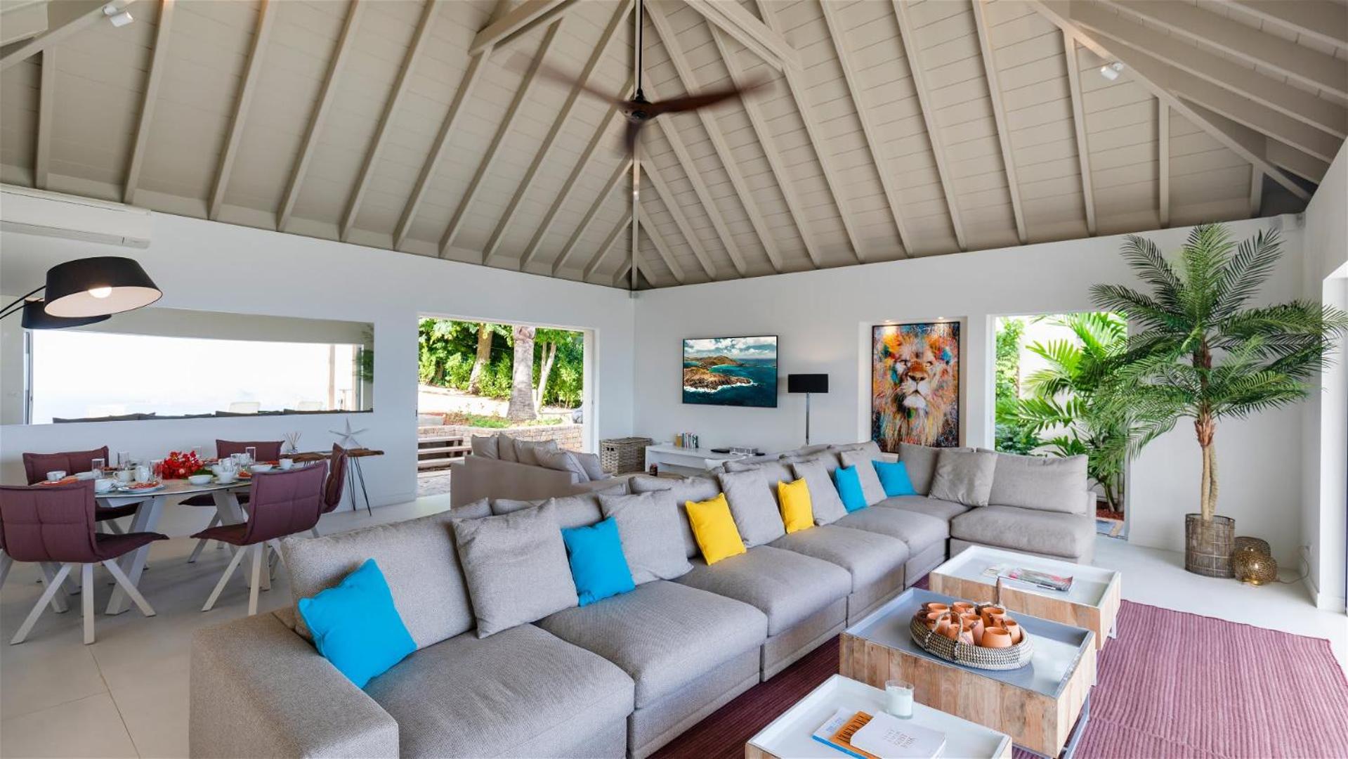Villa with Light and Soothing Atmosphere