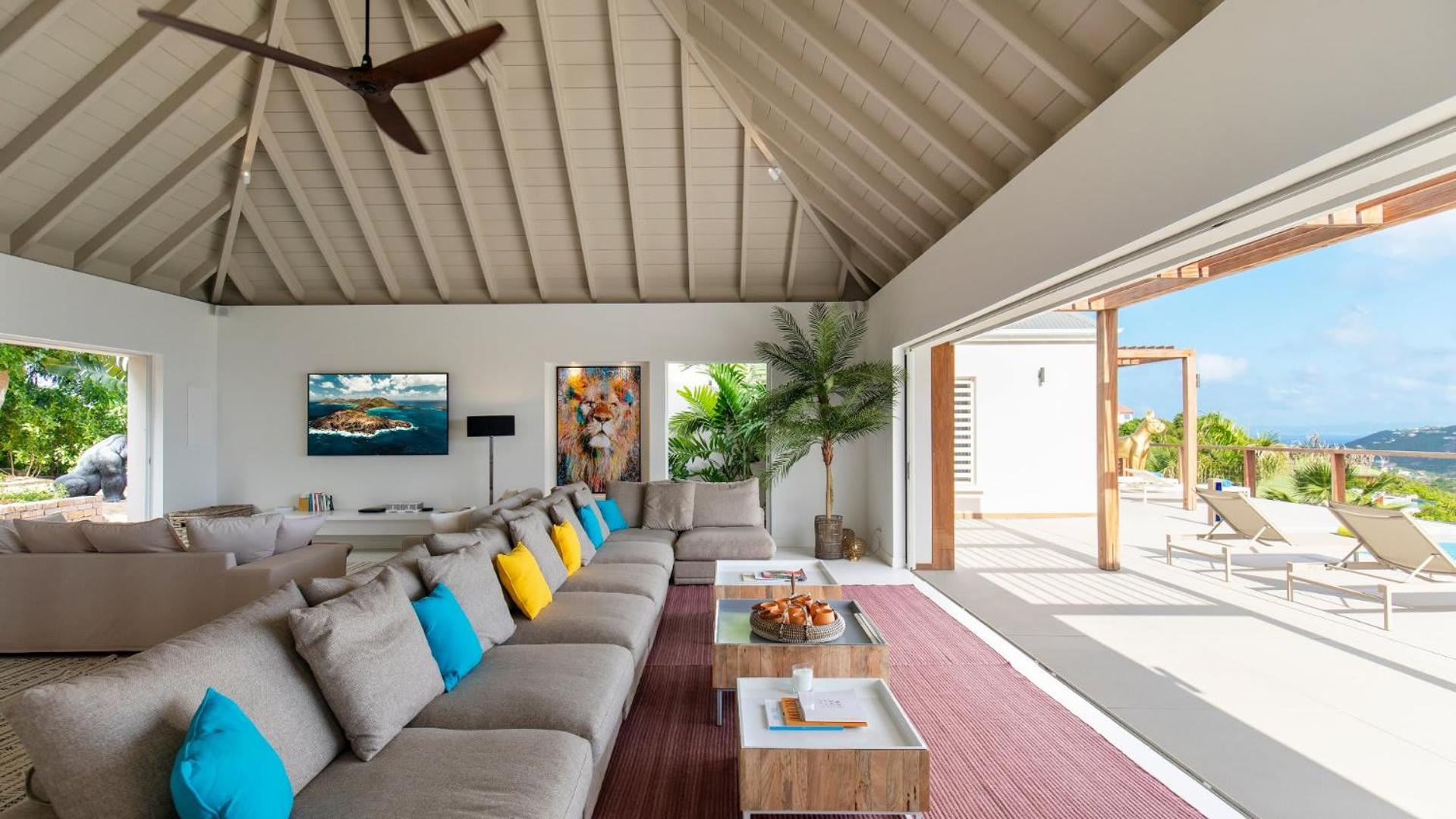 Villa with Light and Soothing Atmosphere