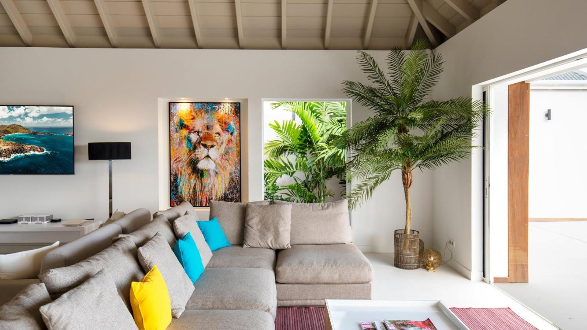 Villa with Light and Soothing Atmosphere