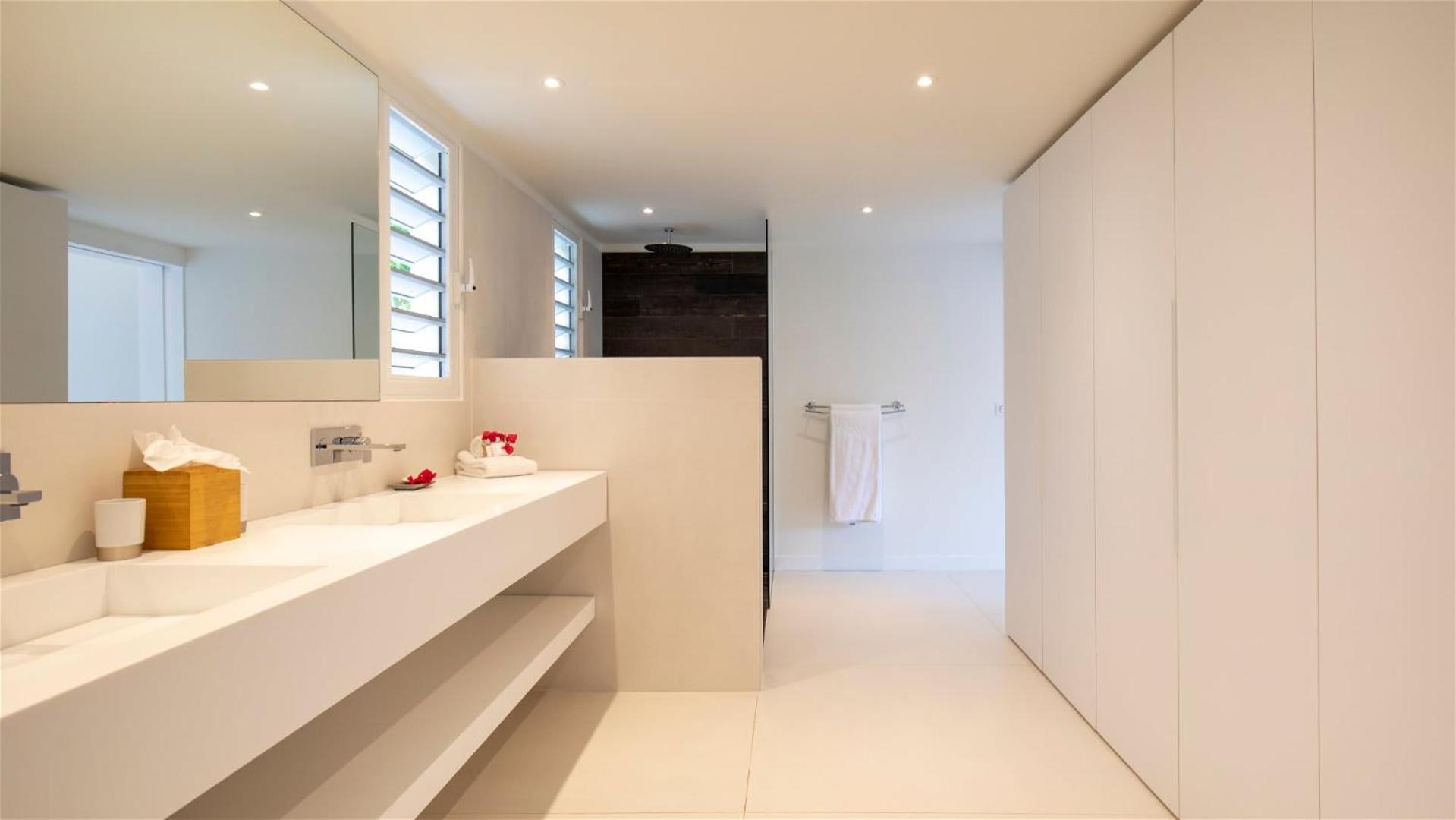 Villa with Light and Soothing Atmosphere