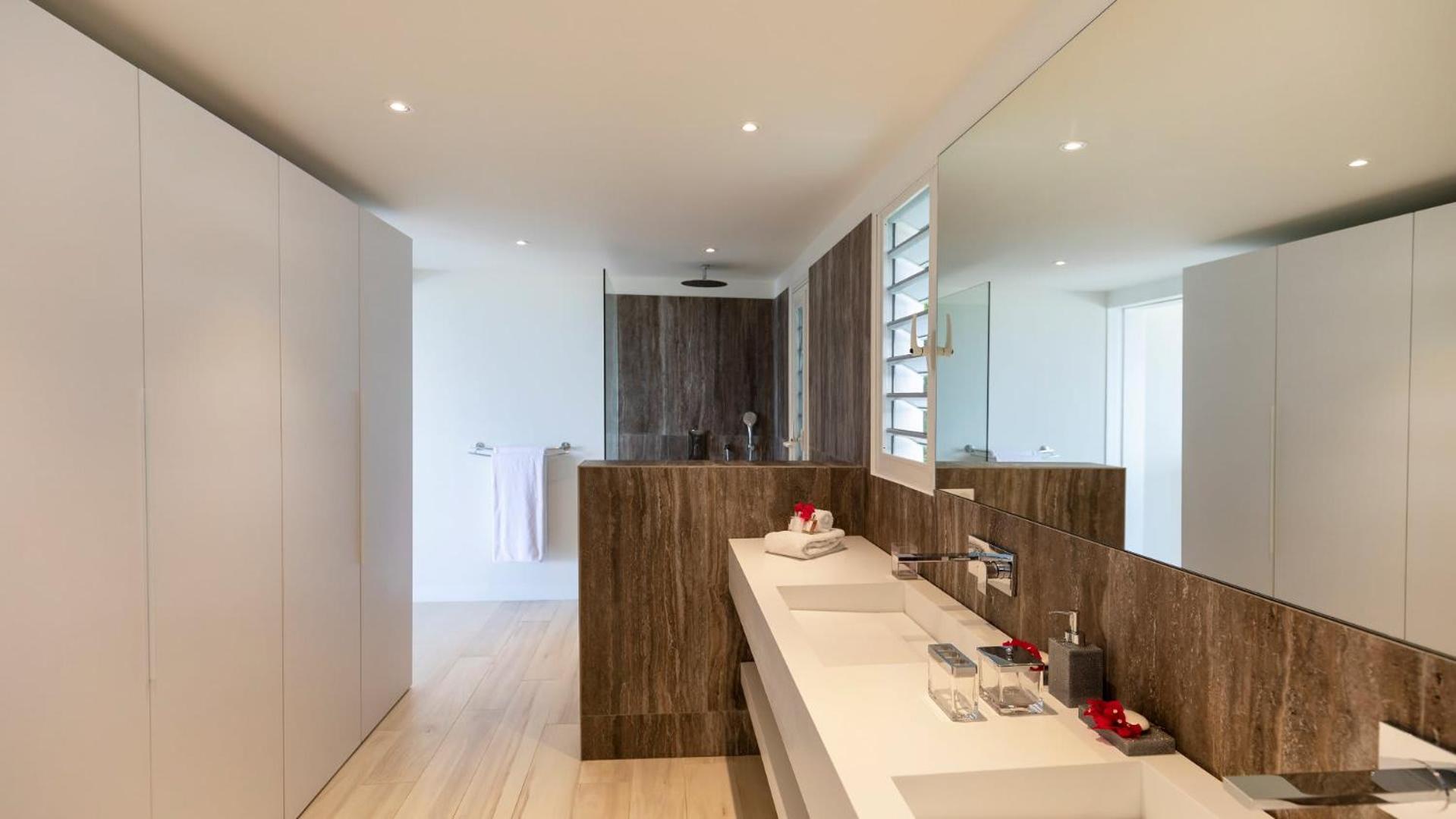 Villa with Light and Soothing Atmosphere